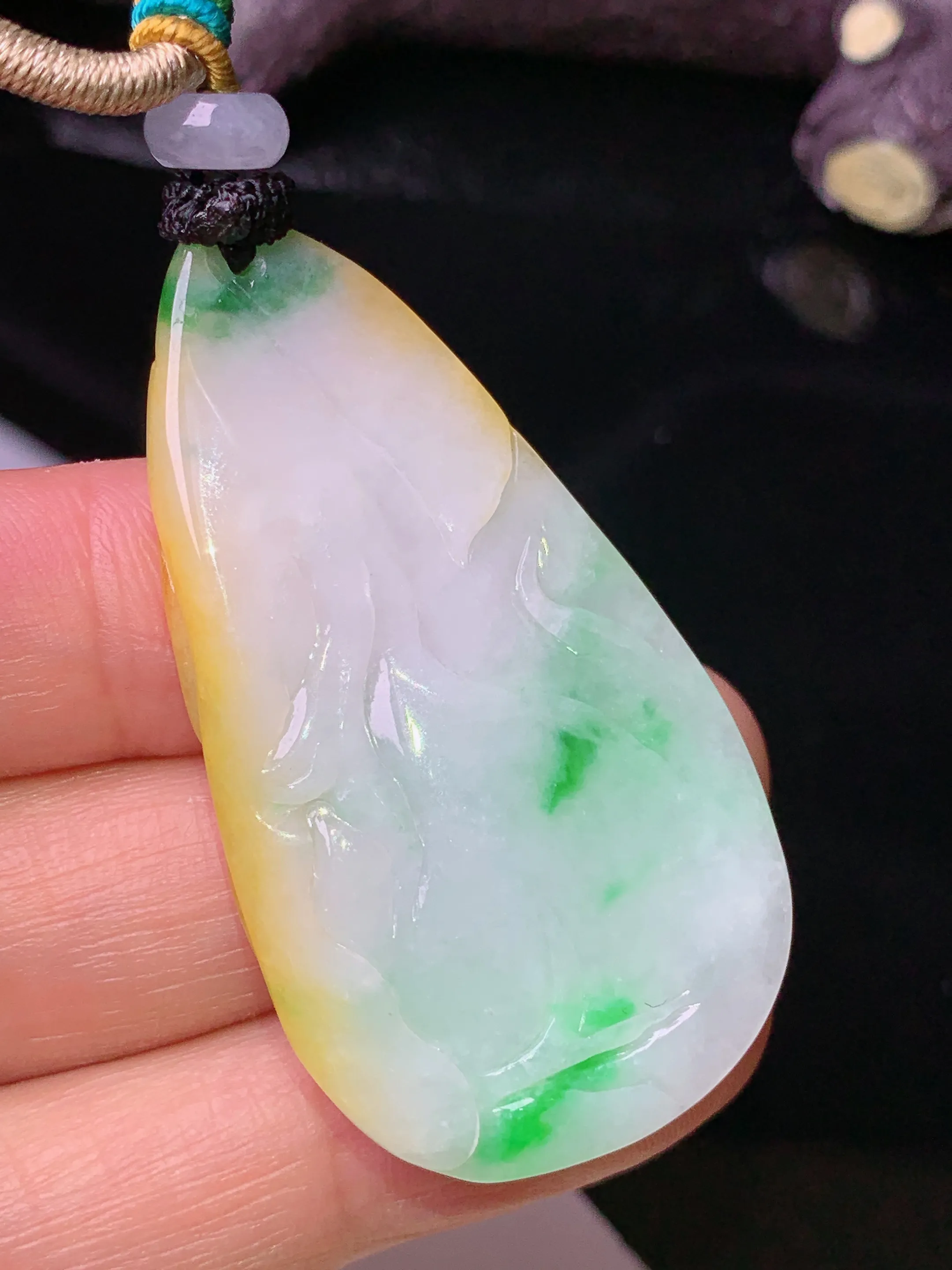 飘黄绿悟道牌吊坠 玉质细腻 色泽艳丽清新 整体尺寸46*26.2*5.5