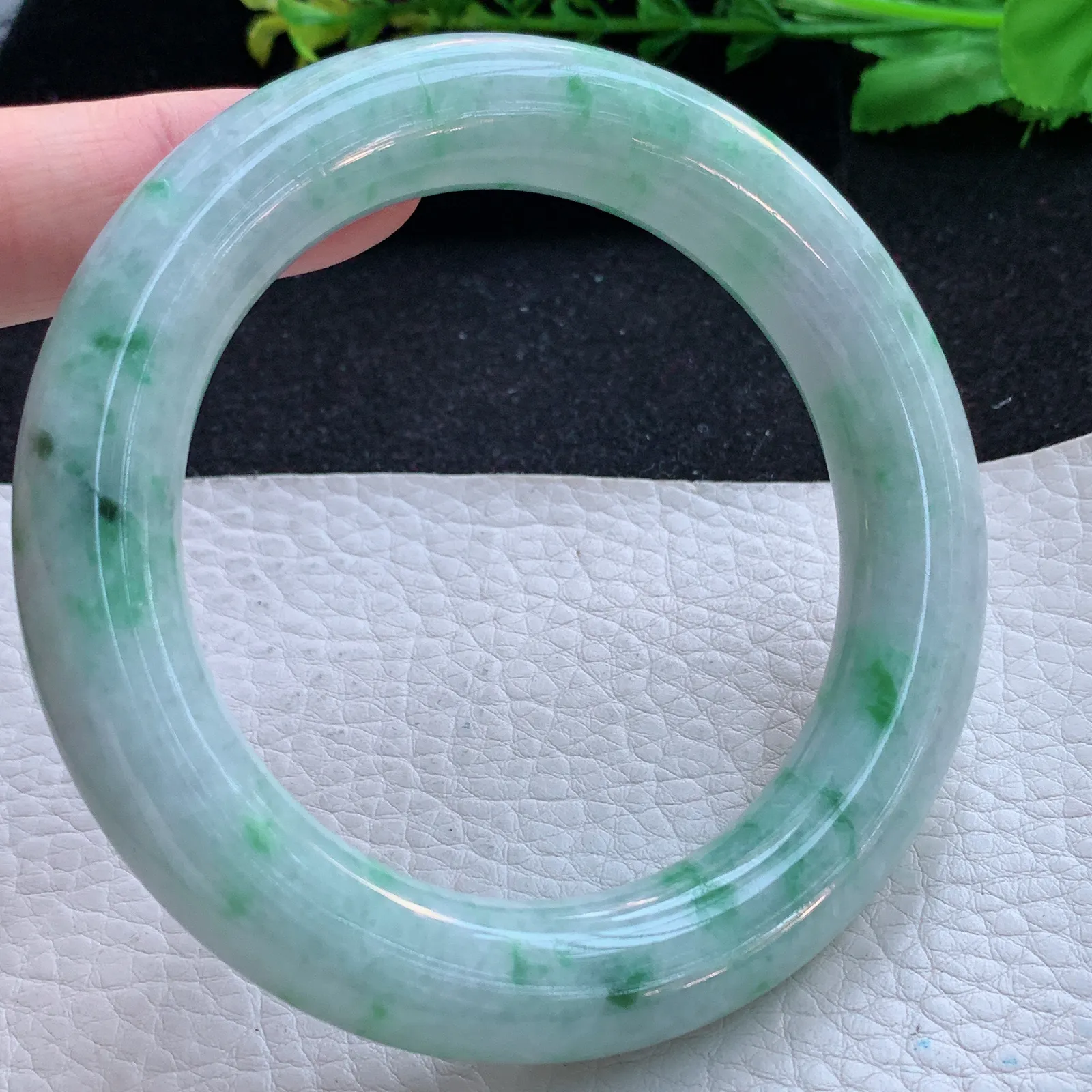 n自然光59*12.5*12.3胖圆镯 缅甸翡翠a货玉手镯飘绿大气圆条玉手环