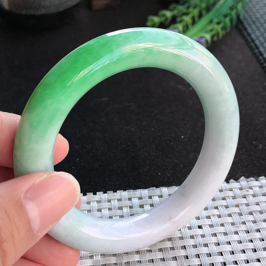 天然A货翡翠55/11.5老坑温润飘阳绿胖圆条手镯玉手镯