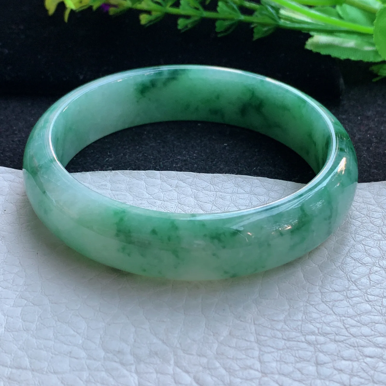 hh自然光58*14.8*7轮胎镯 缅甸翡翠a货玉手镯满绿底飘绿花宽边玉手环