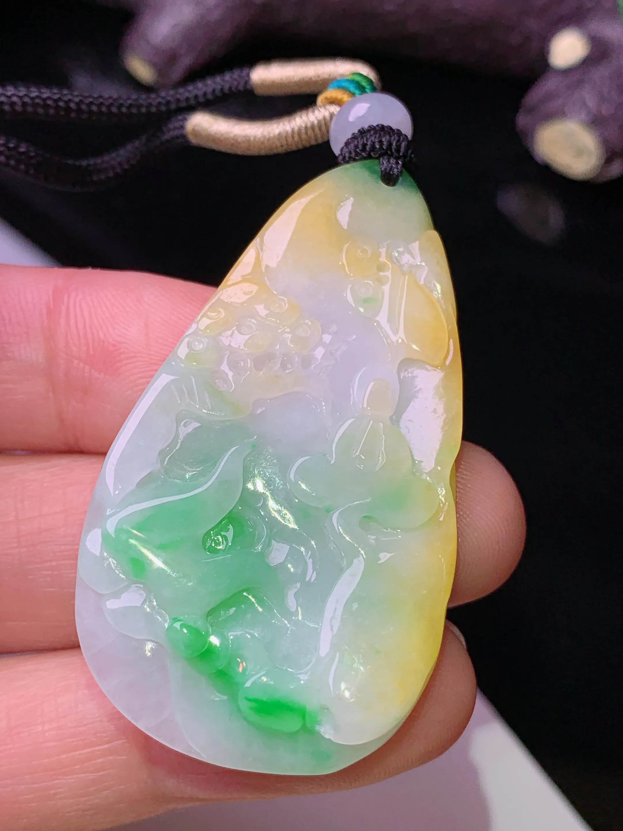 飘黄绿悟道牌吊坠 玉质细腻 色泽艳丽清新 整体尺寸46*26.2*5.5