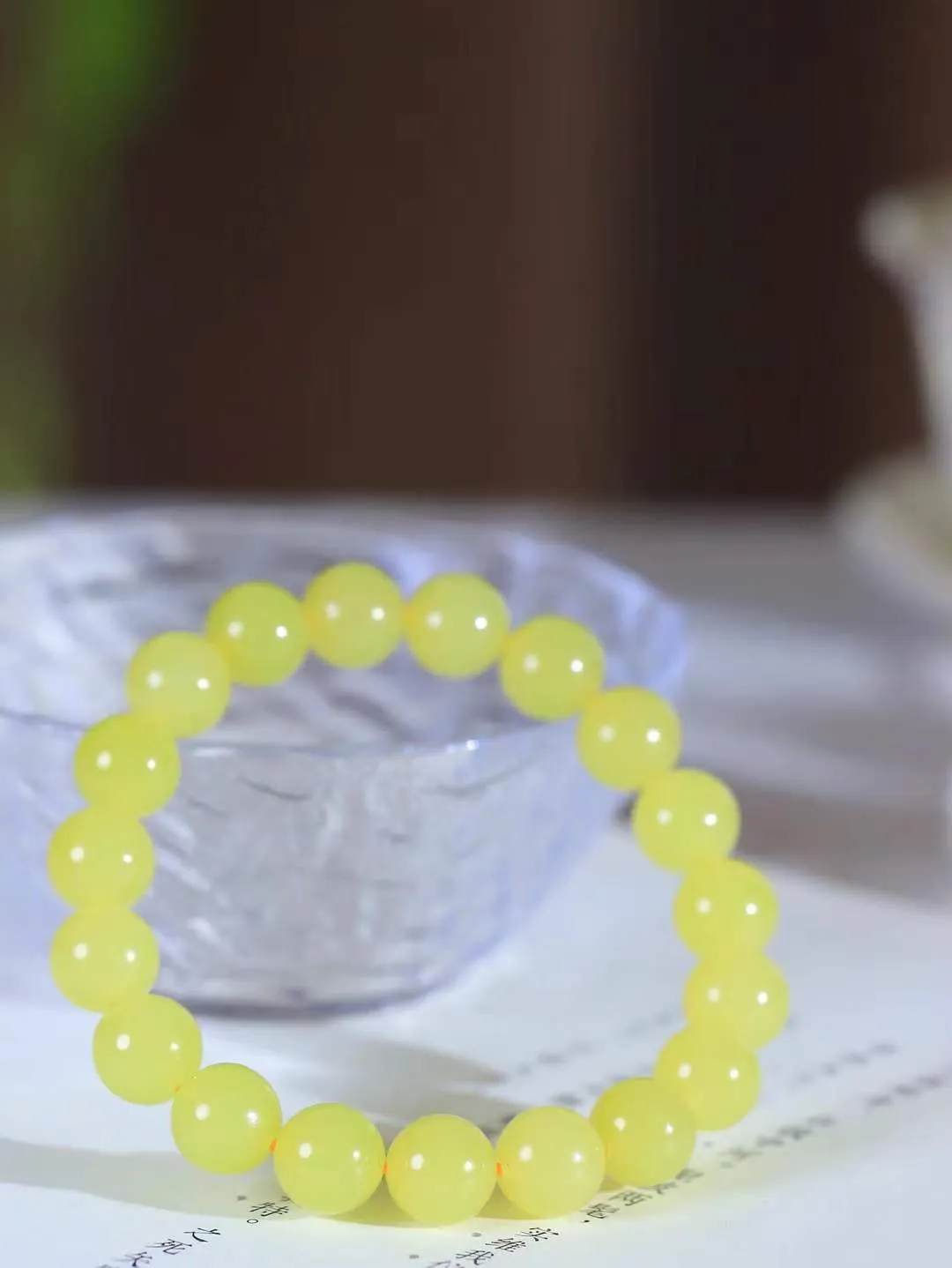 【珠圆玉润.手串】

精品️和田玉黄口珠圆玉润手串 玉质温润细腻  整串打磨圆润，佩戴舒适。珠珠落玉盘，间关莺语花底滑，一生美好时光，无论身在何处，都有它相伴相守。事事顺遂，幸福美满，吉祥如意。重30克 尺寸取一10mm  FDA-221102933