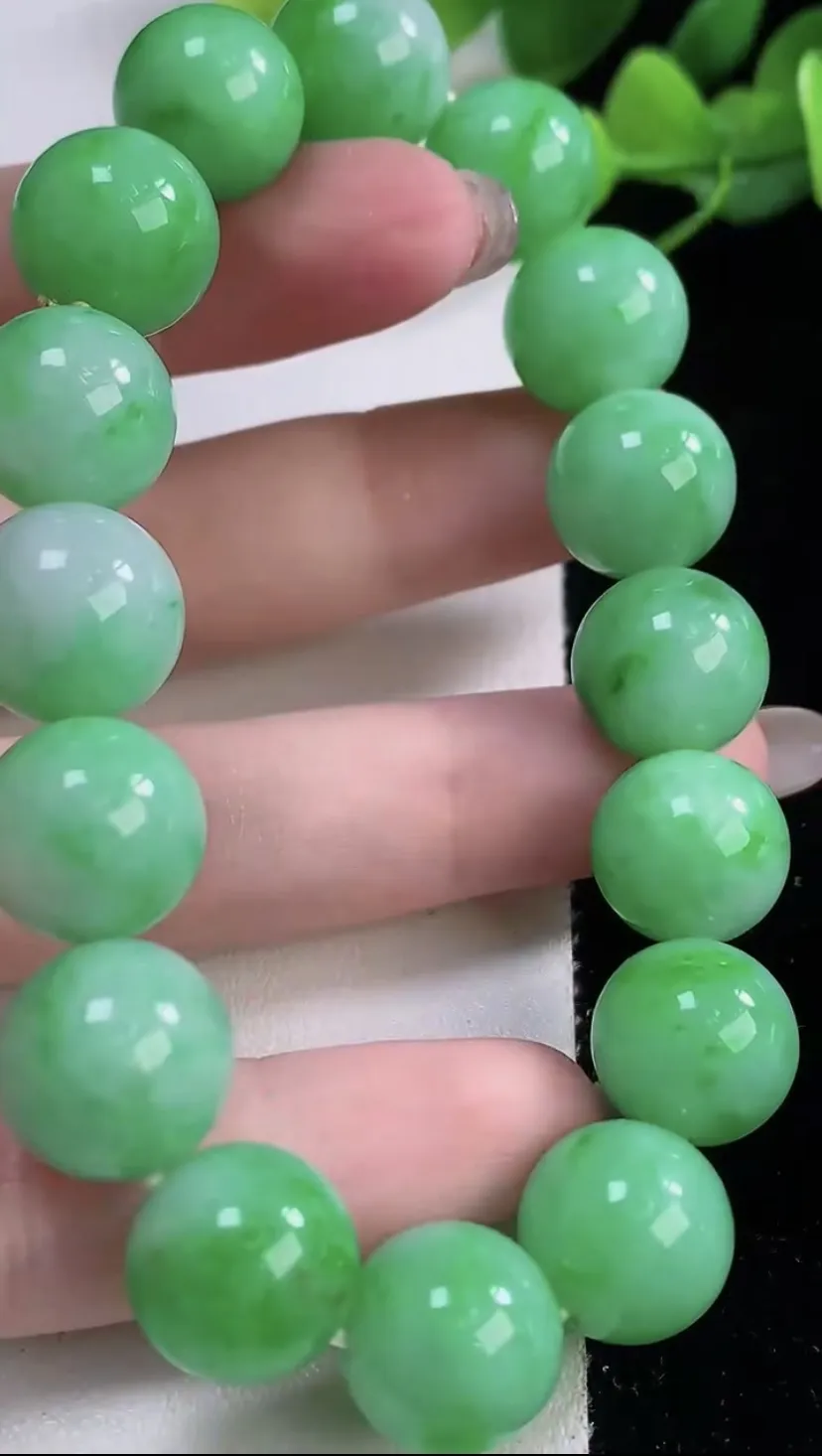 翡翠a货冰种满绿圆珠手串16颗，尺寸12.6，重量:57.09g