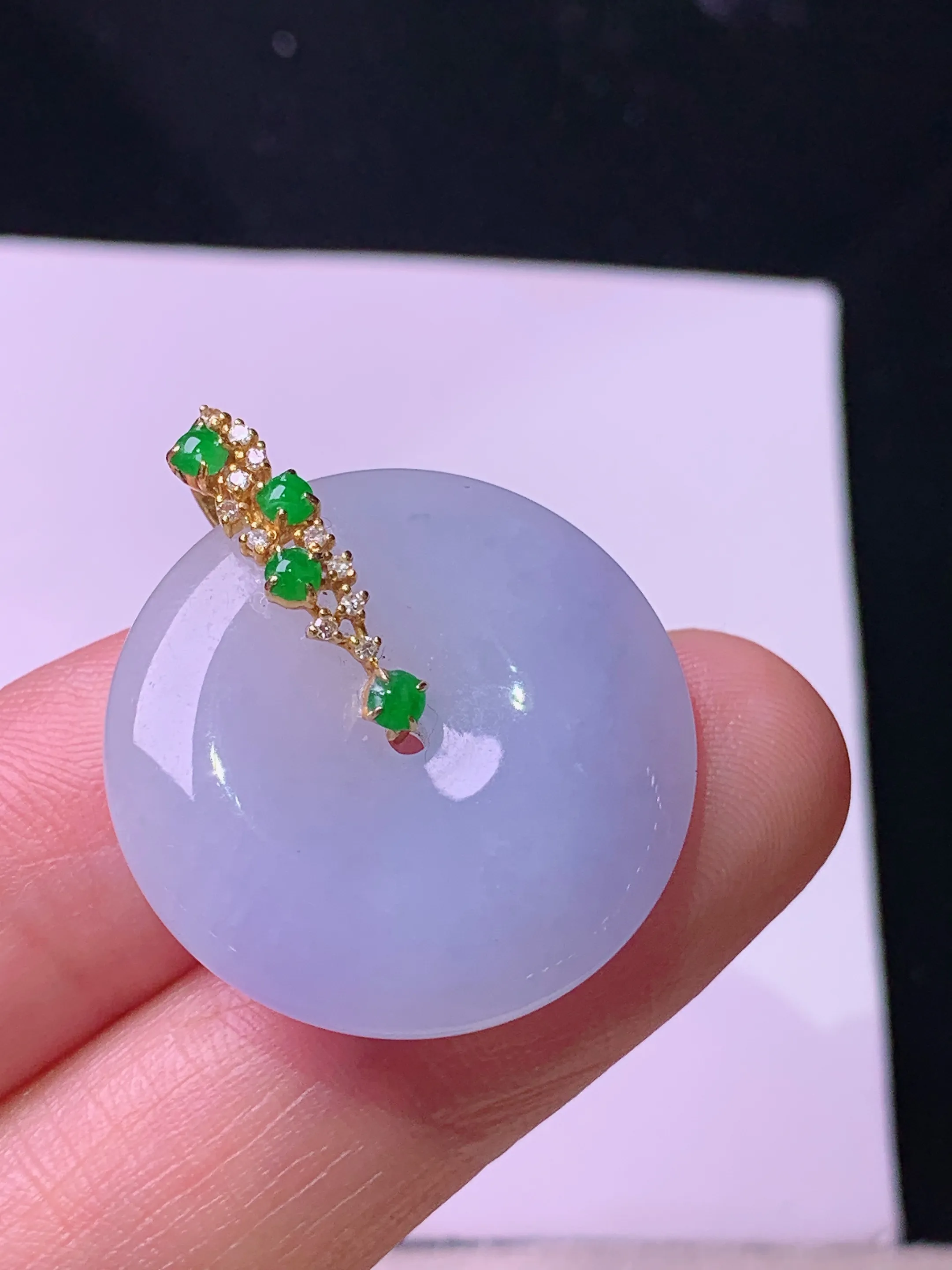 18k金钻镶嵌紫罗兰平安扣吊坠 玉质细腻 色泽艳丽清新 整体尺寸27.6*23.8*5.6