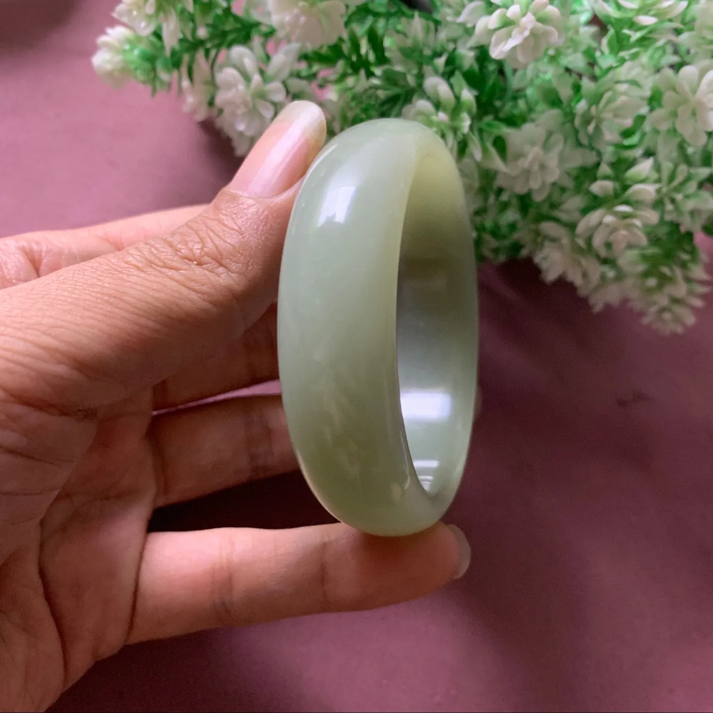 和田玉56圈口黄口料宽版手镯，玉质细腻油润 底色纯净  无裂无杂 脂粉好，品质高