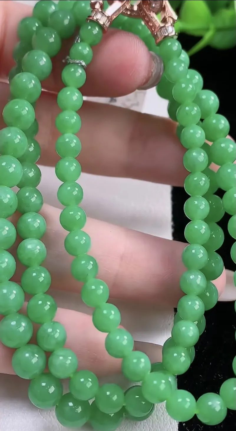 翡翠a货冰种满绿圆珠项链103颗，尺寸5.3，重量:31.36g