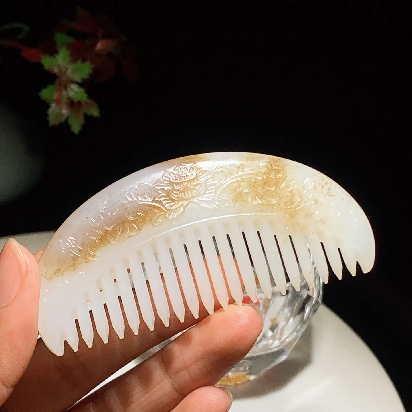 新疆和田玉且末糖一梳百顺梳子 玉梳。尺寸84/39/7重38克。玉质细腻油润。手推出油。佩戴高端典雅。lt251128