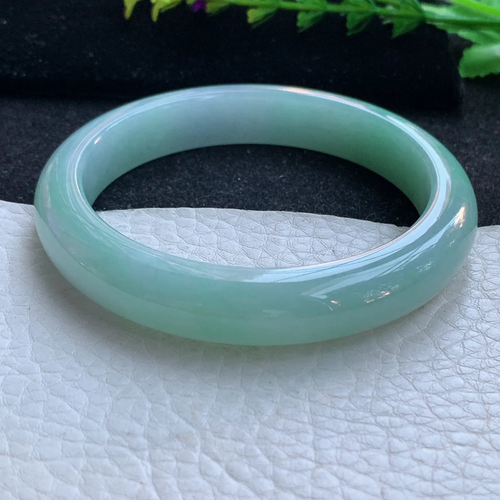 n自然光58.5*11:6*8.3平安镯 缅甸翡翠a货玉手镯清新宽边玉手环