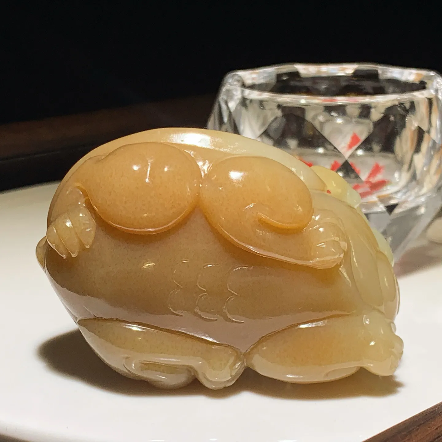 新疆和田玉且末糖富贵长寿龙龟把件。尺寸73/51/31重192.5克。玉质细腻油润。手推出油。佩戴高端典雅。lt251128