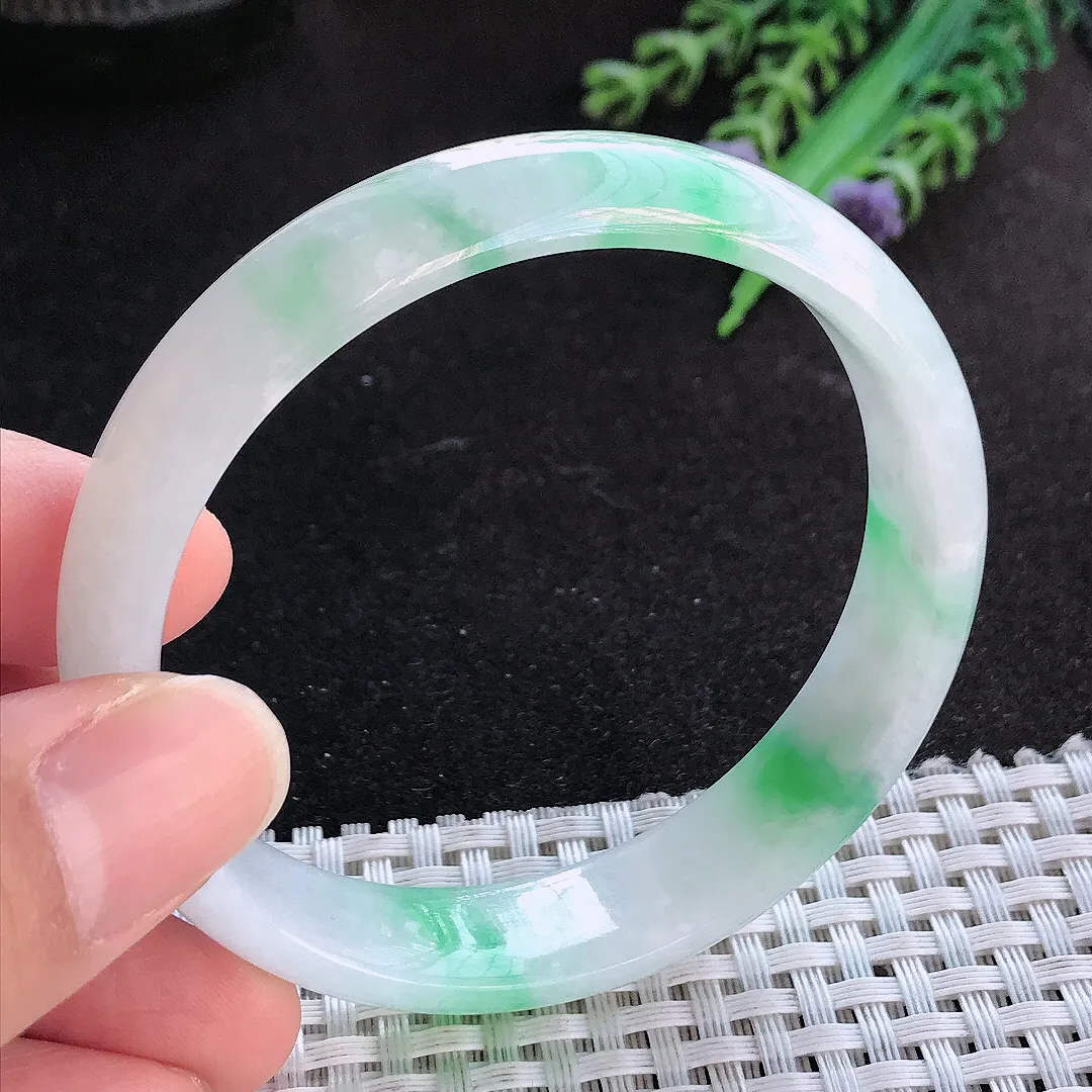 天然A货翡翠57/13/6.5老坑精美温润飘阳绿手镯宽边玉手镯