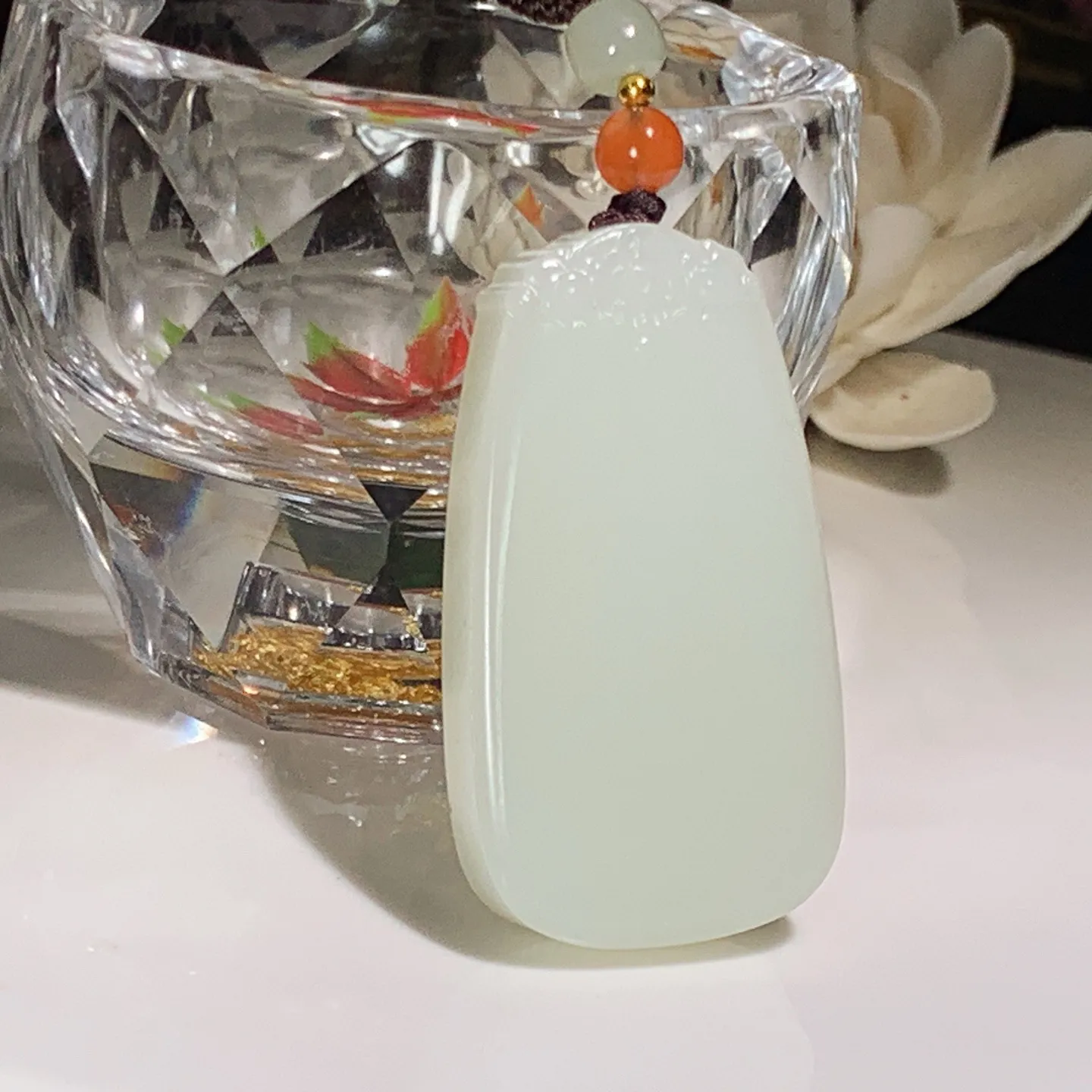 新疆和田玉平安无事牌挂件。尺寸46/26/9重24.8克。玉质细腻油润。手推出油。佩戴高端典雅。lt251128