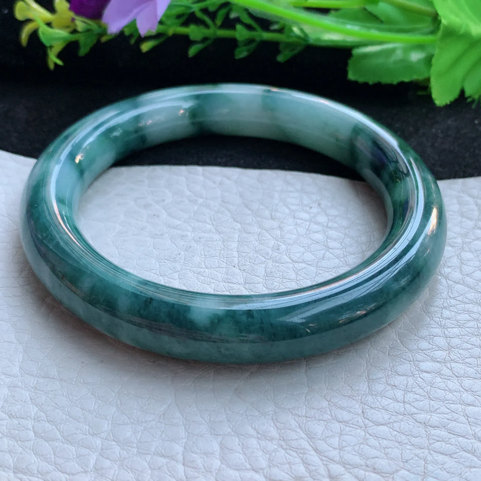 js自然光59*11.2*10.2美人镯 缅甸翡翠a货玉手镯蓝韵圆条玉手环