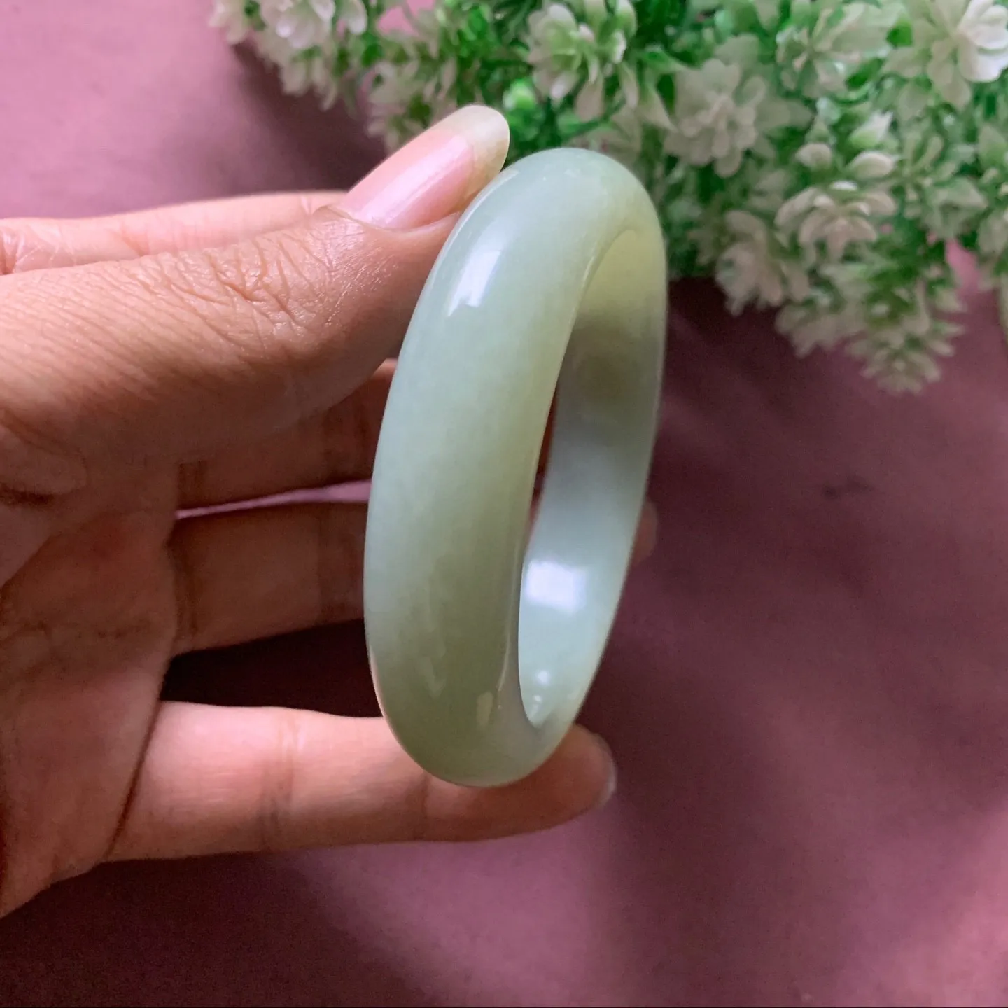 和田玉56圈口黄口料手镯，玉质细腻油润 底色纯净  无裂无杂 脂粉好，品质高