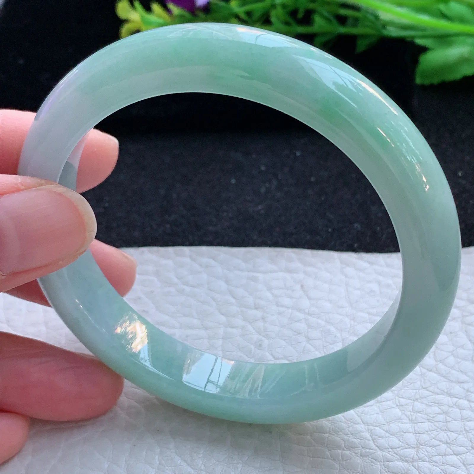 n自然光58.5*11:6*8.3平安镯 缅甸翡翠a货玉手镯清新宽边玉手环