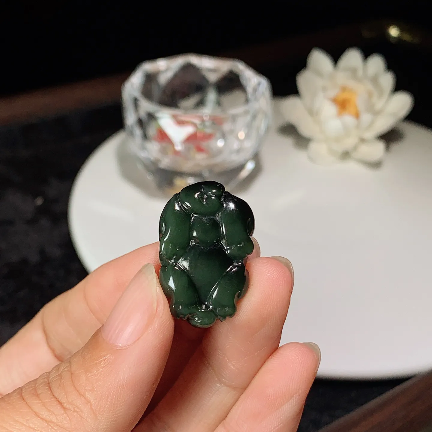 和田玉黑猫眼俄罗斯碧玉招财进宝貔貅挂件。尺寸28/18/13重10.3克。玉质细腻油润。手推出油。佩戴高端典雅。lt251128