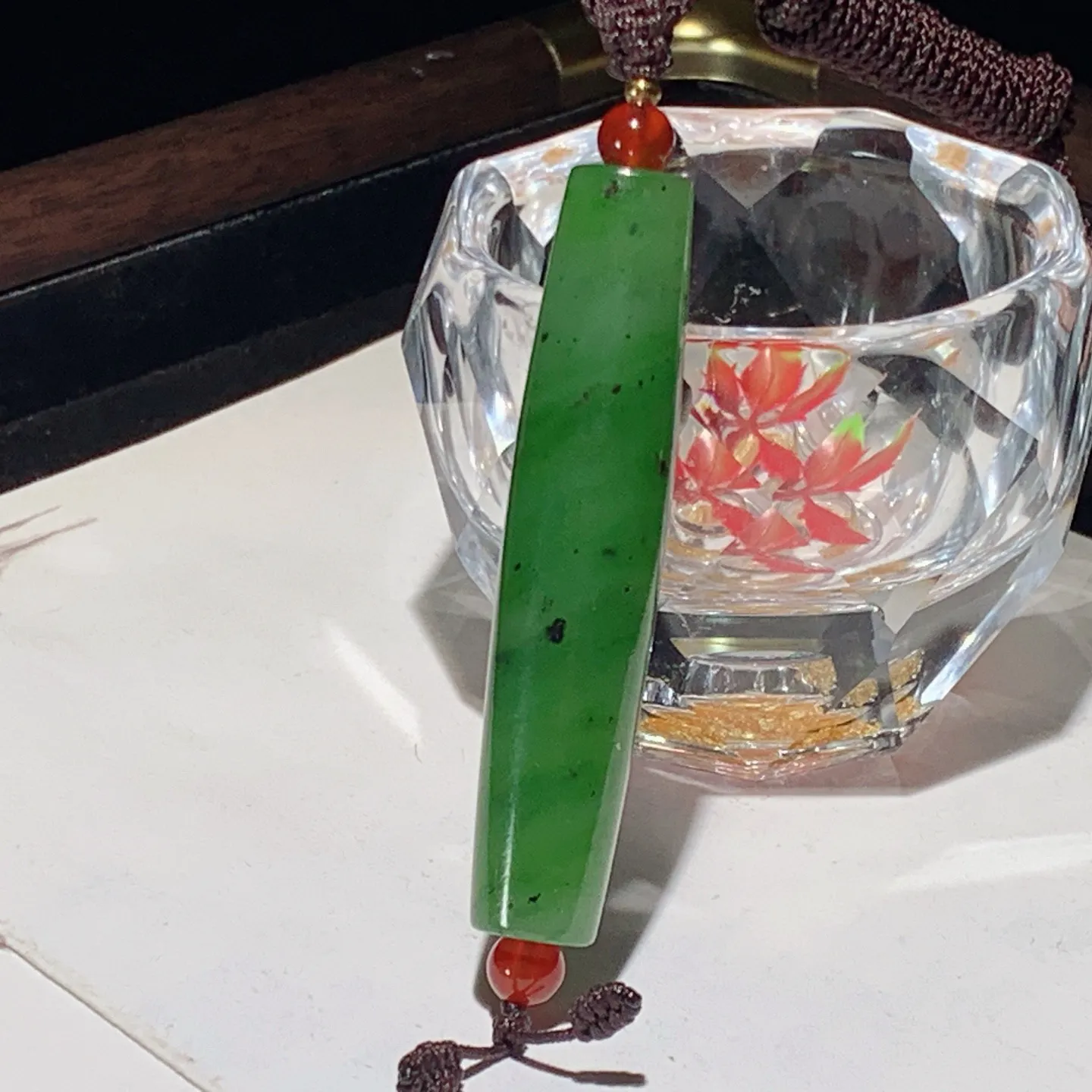 和田玉阳绿俄罗斯碧玉桶珠转运珠挂件。尺寸63/13重23.8克。玉质细腻油润。手推出油。佩戴高端典雅