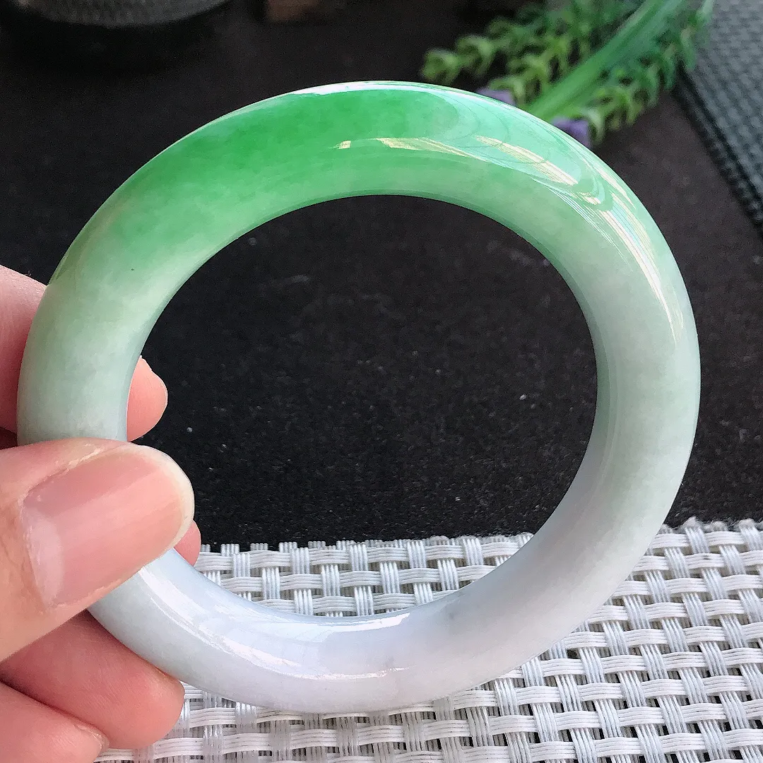 天然A货翡翠55/11.5老坑温润飘阳绿胖圆条手镯玉手镯