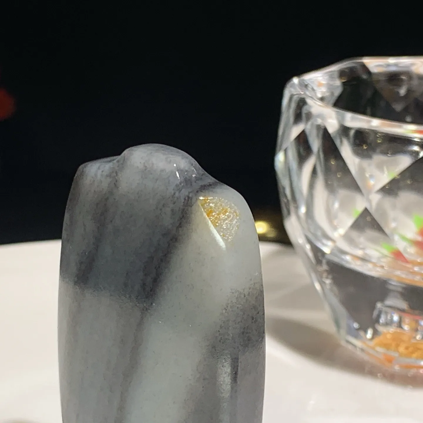 新疆和田玉籽料青花平安无事牌挂件。尺寸55/35/12重46.5克。玉质细腻油润。手推出油。佩戴高端典雅。lt251128