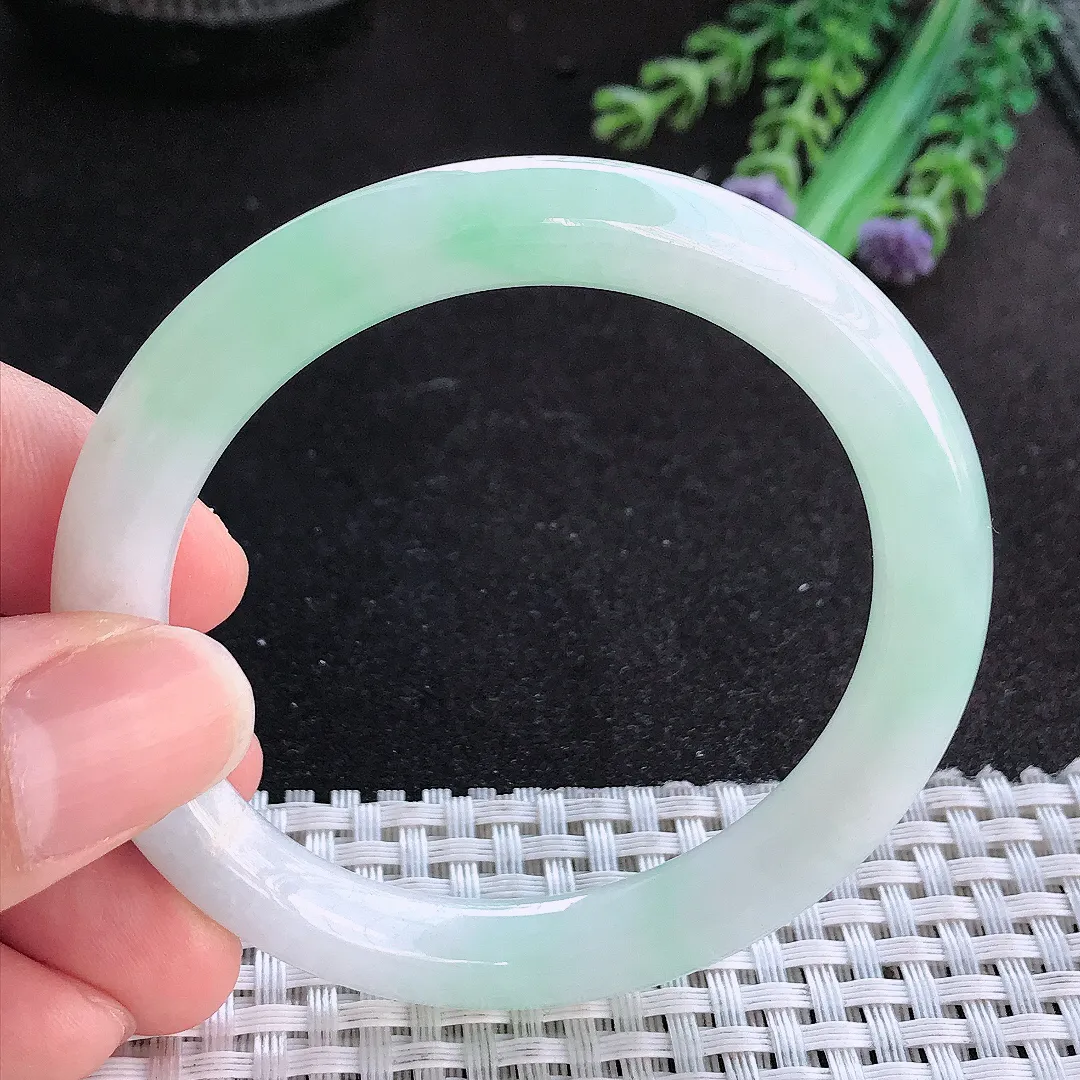 天然A货翡翠53/8.8老坑秀气冰胶浅绿圆条手镯玉手镯