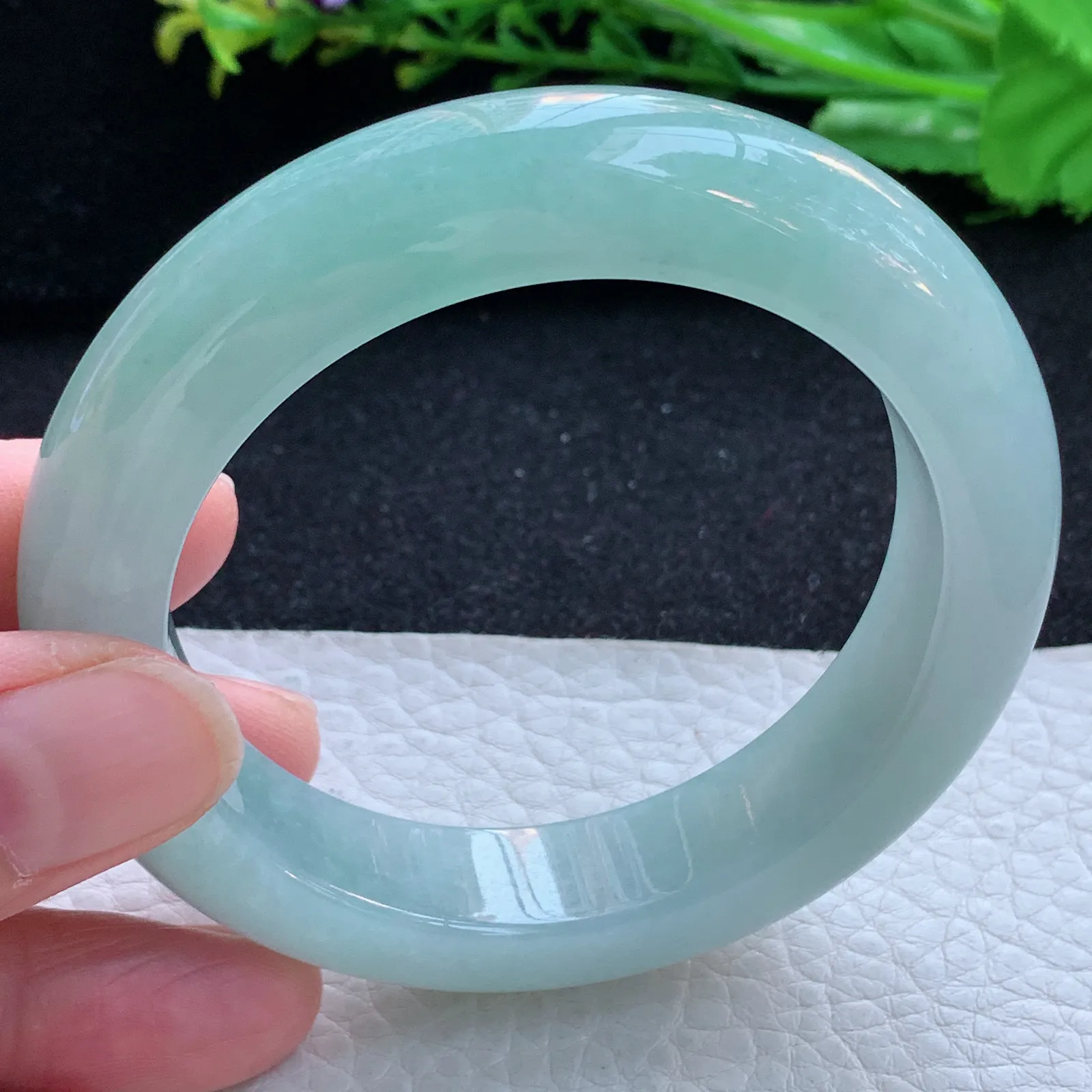 js自然光56*13.3*10平安镯 缅甸翡翠a货玉手镯蓝韵宽边玉手环