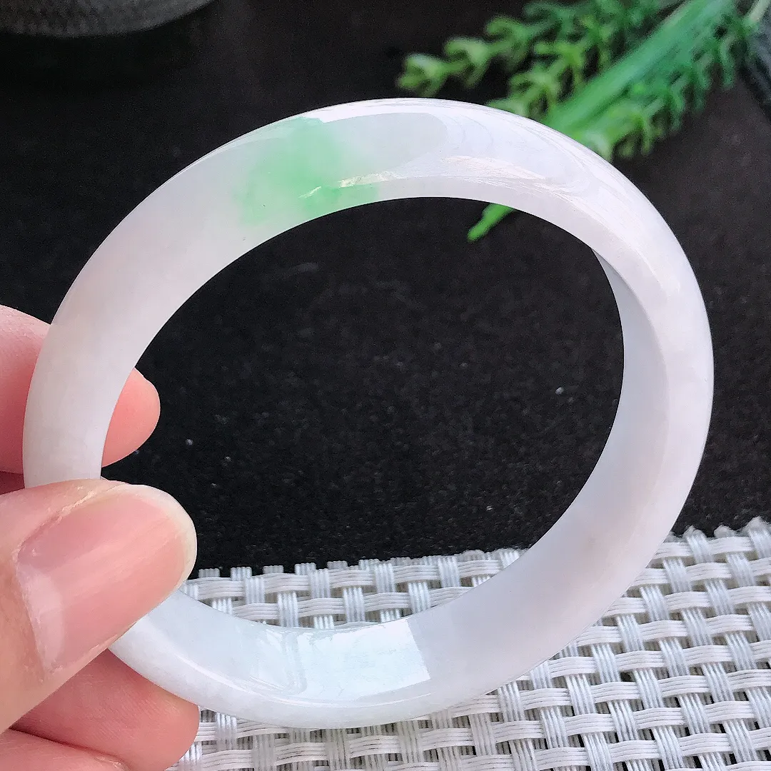 天然A货翡翠58.5/13.5/7.1老坑秀气冰润飘绿手镯宽边玉手镯