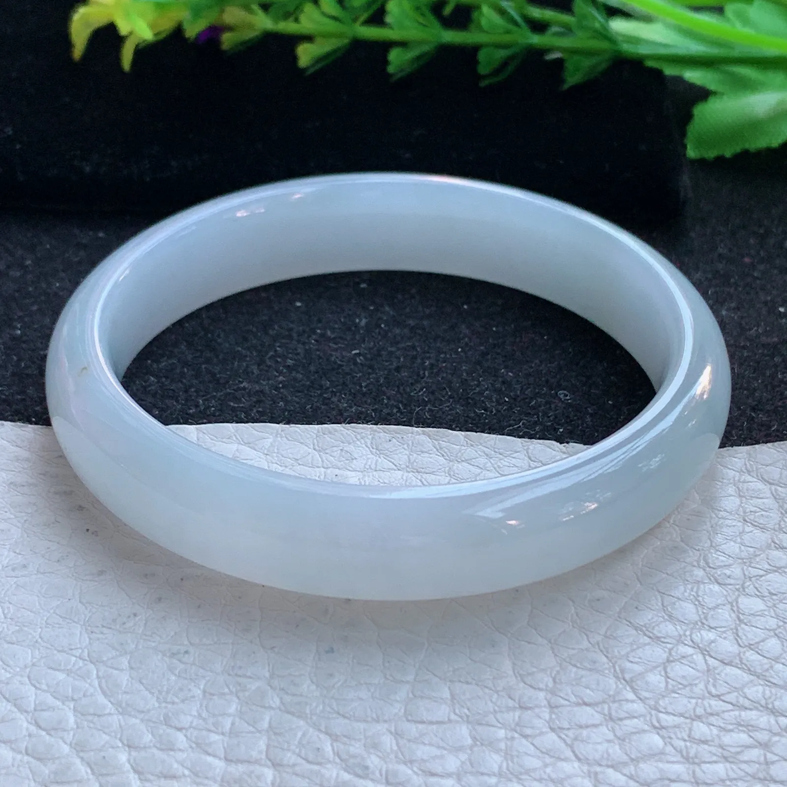 n自然光54*11*6.2平安镯 缅甸翡翠a货玉手镯冰纯秀气宽边玉手环