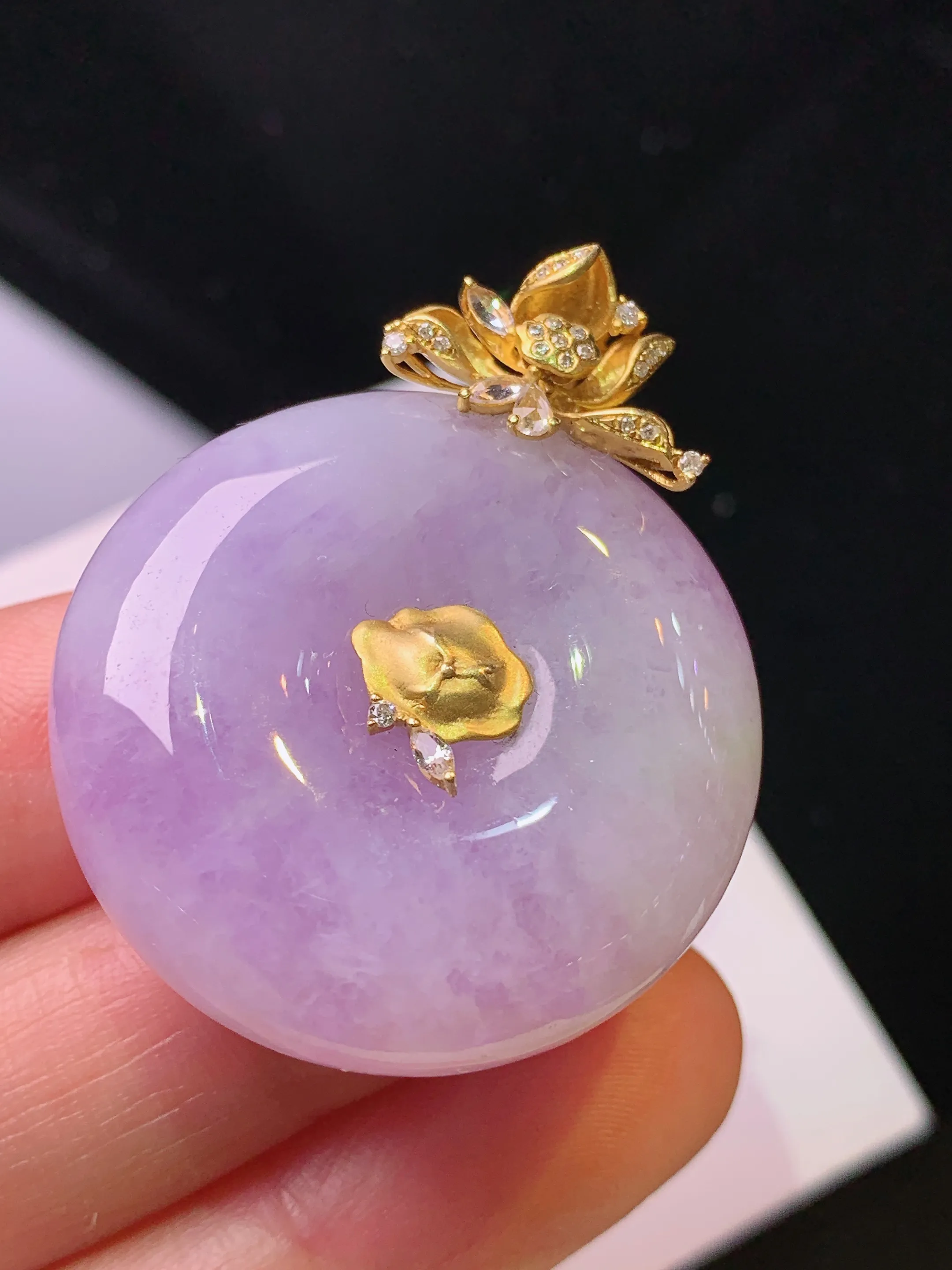 18k金钻镶嵌紫罗兰平安扣吊坠 玉质细腻 色泽艳丽清新 整体尺寸37.2*31*11.2