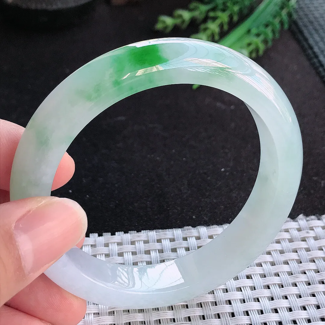 天然A货翡翠58/12.5/9老坑冰胶果冻飘阳绿手镯宽边玉手镯