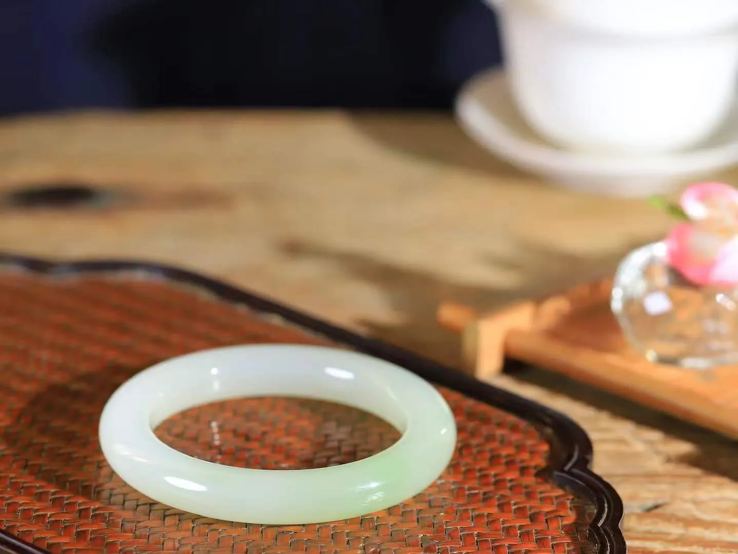 【翠色怡人.手镯】

收藏级臻品和田玉翠青手镯，精品美镯，玉质细腻饱满，️温润脂香，仙雾缥缈，怡