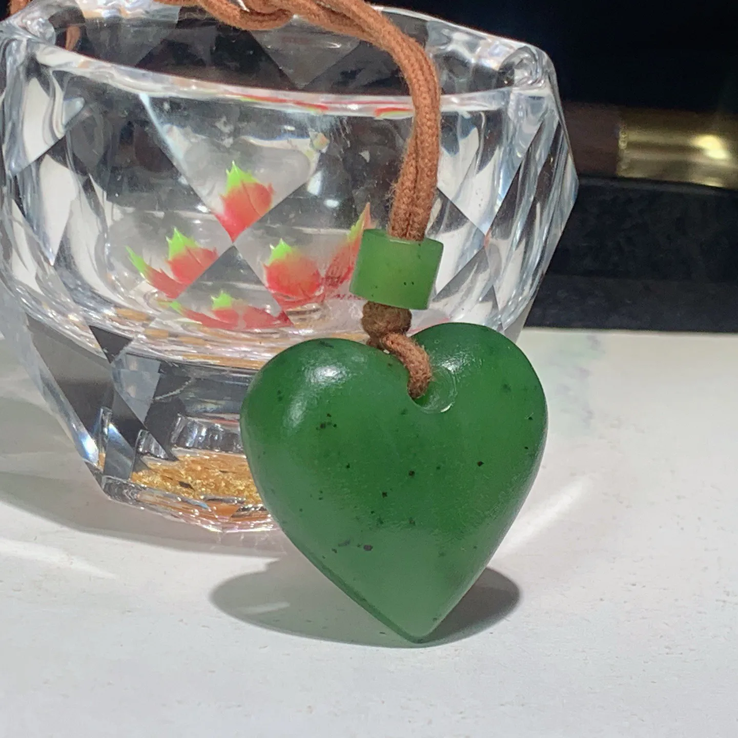 和田玉阳绿俄罗斯碧玉心心相印心型挂件。尺寸30/31/14重21.3克。玉质细腻油润。手推出油。佩戴高端典雅。lt251128