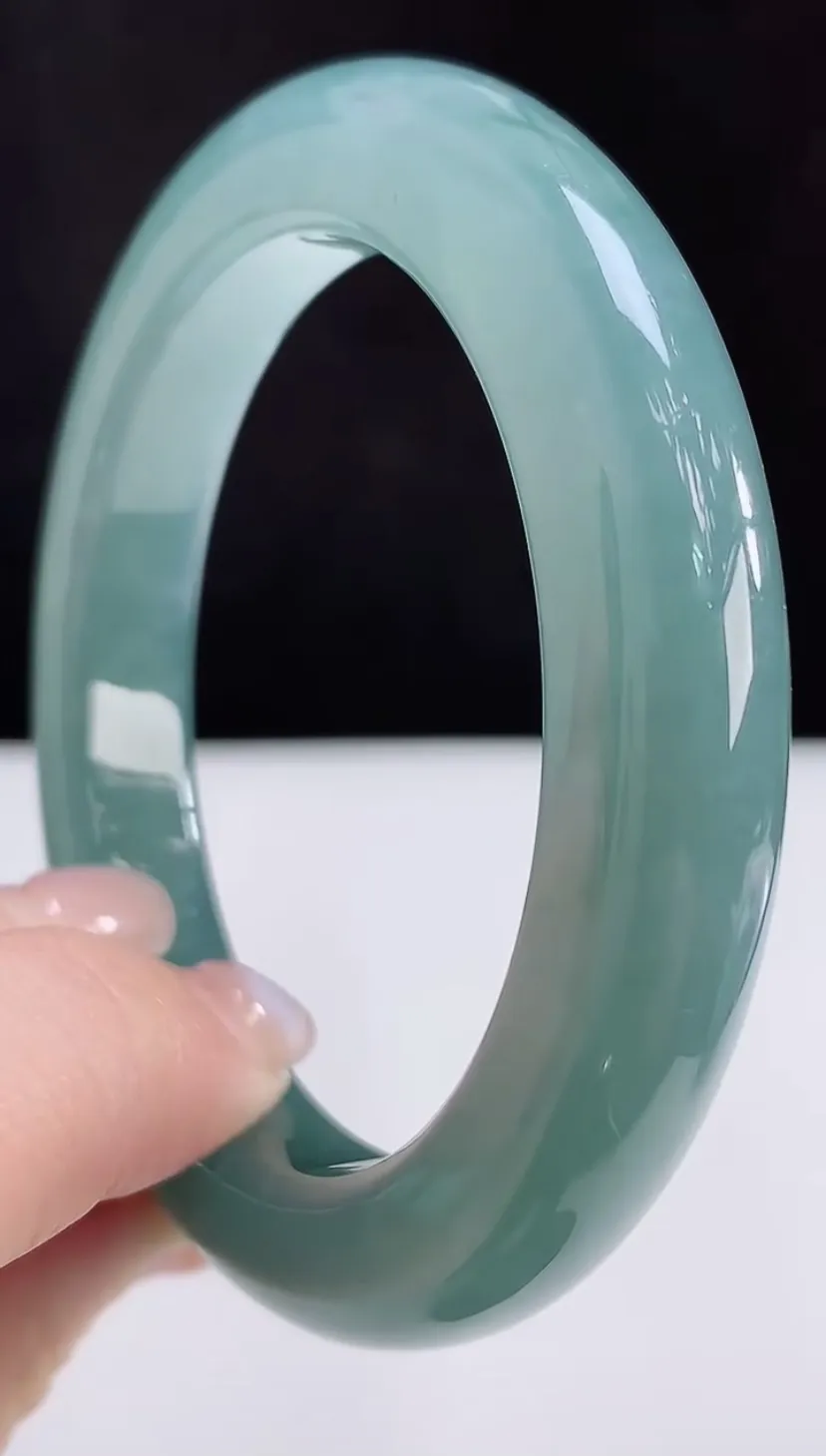 圈口50-51翡翠a货小圈口冰种蓝水宽边手镯 尺寸51-10-9.3，重:51.57G