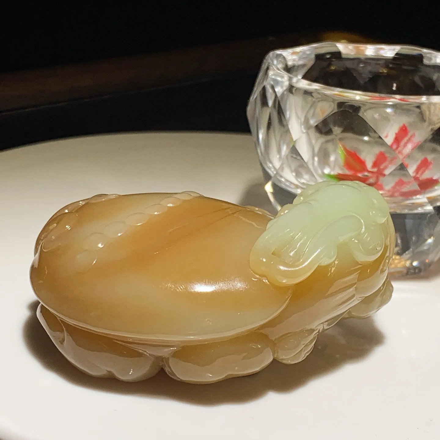 新疆和田玉且末糖富贵长寿龙龟把件。尺寸73/51/31重192.5克。玉质细腻油润。手推出油。佩戴高端典雅。lt251128