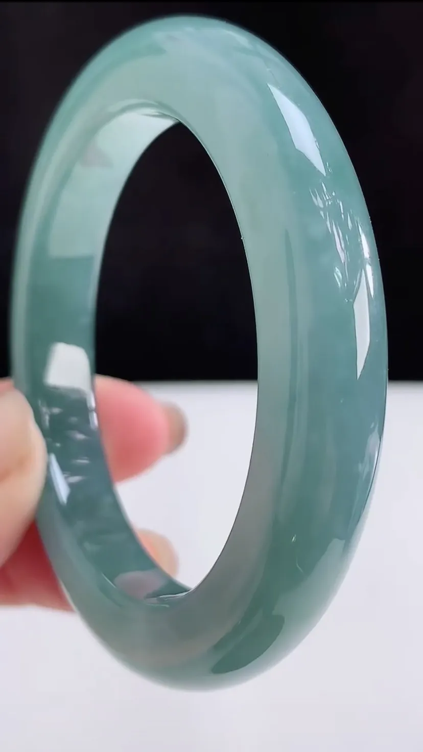 圈口50-51翡翠a货小圈口冰种蓝水宽边手镯 尺寸51-10-9.3，重:51.57G