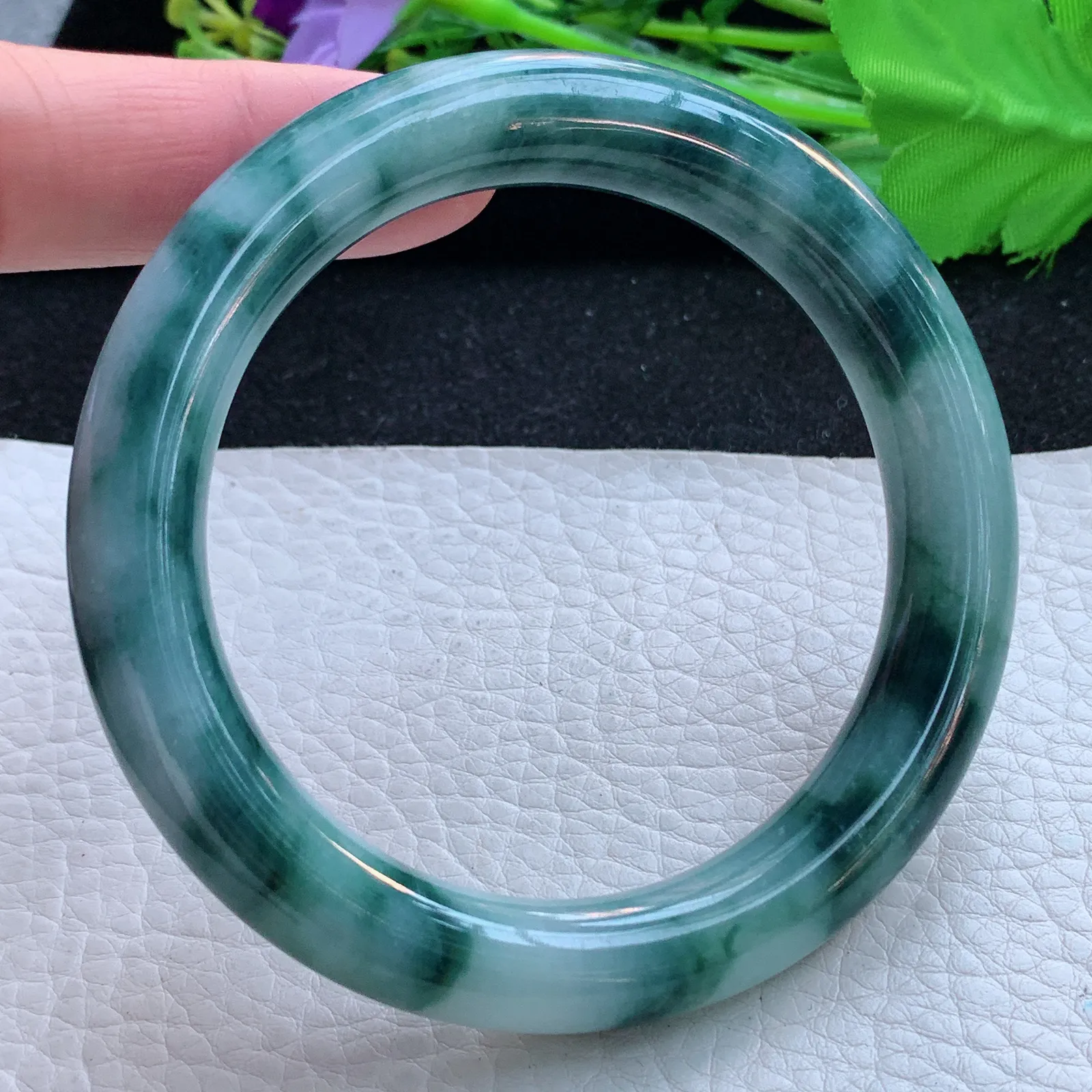 js自然光59*11.2*10.2美人镯 缅甸翡翠a货玉手镯蓝韵圆条玉手环