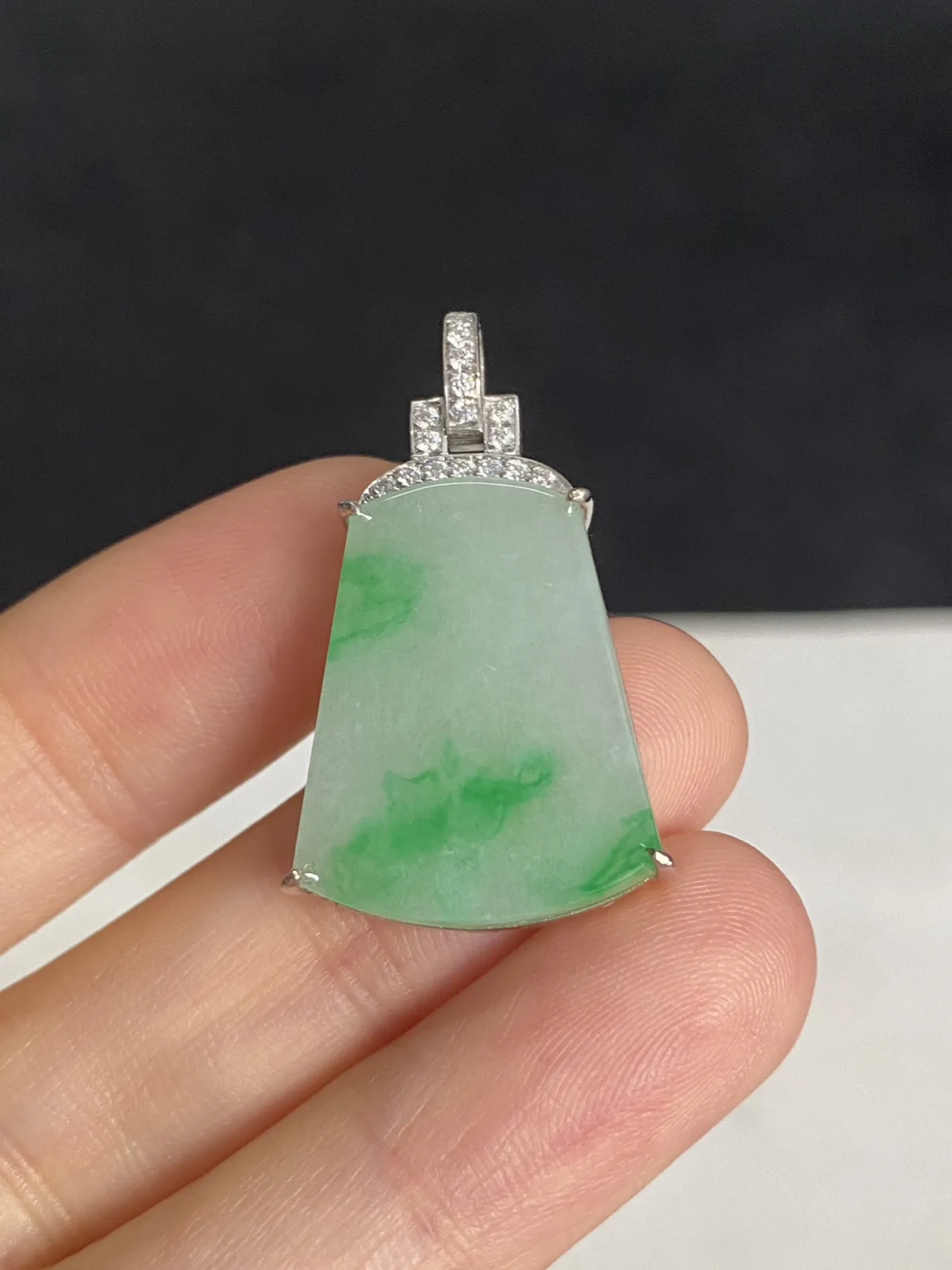 翡翠冰糯种飘绿无事牌，印记：G18K