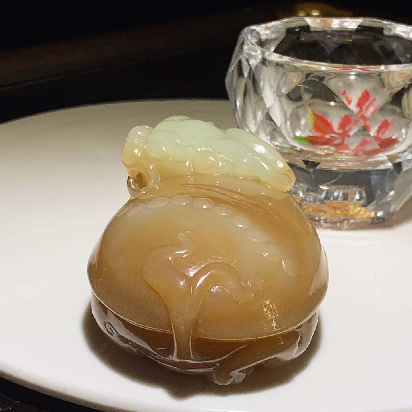 新疆和田玉且末糖富贵长寿龙龟把件。尺寸73/51/31重192.5克。玉质细腻油润。手推出油。佩戴高端典雅。lt251128