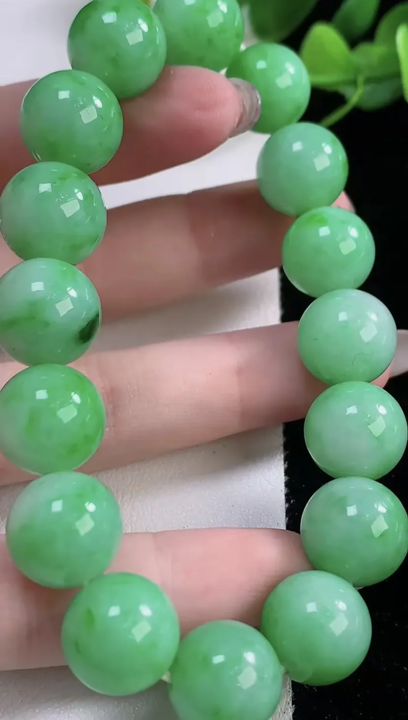 翡翠a货冰种满绿圆珠手串16颗，尺寸12.6，重量:57.09g