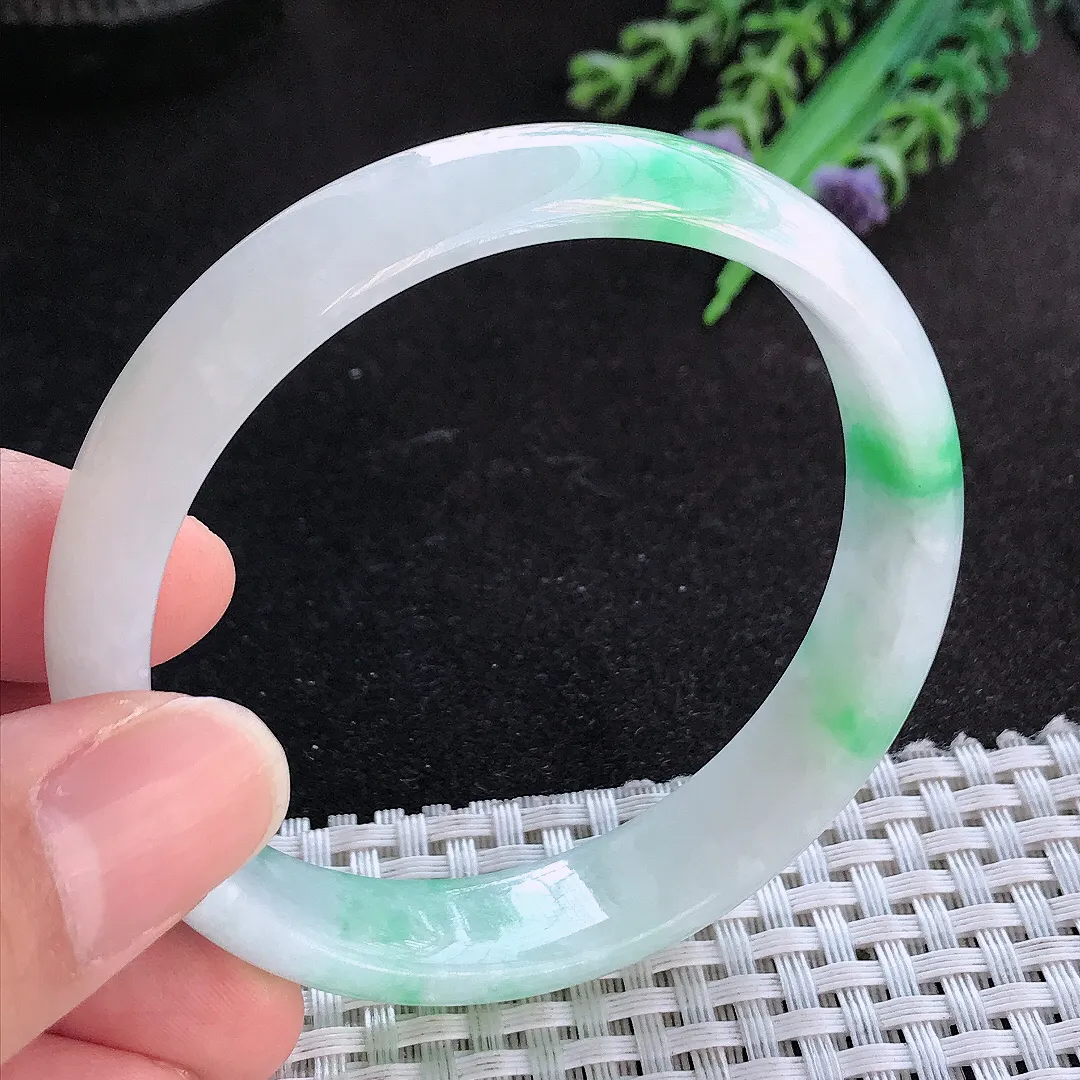 天然A货翡翠57/13/6.5老坑精美温润飘阳绿手镯宽边玉手镯