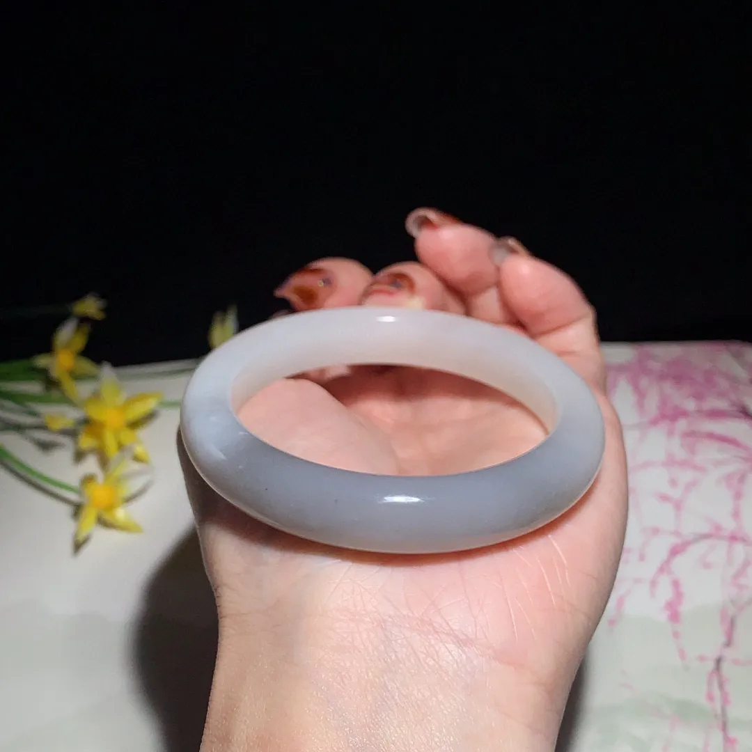 和田玉54圈口紫罗兰色圆条手镯！玉质细腻油润 底色纯净 无裂无黑 脂粉好，品质好！