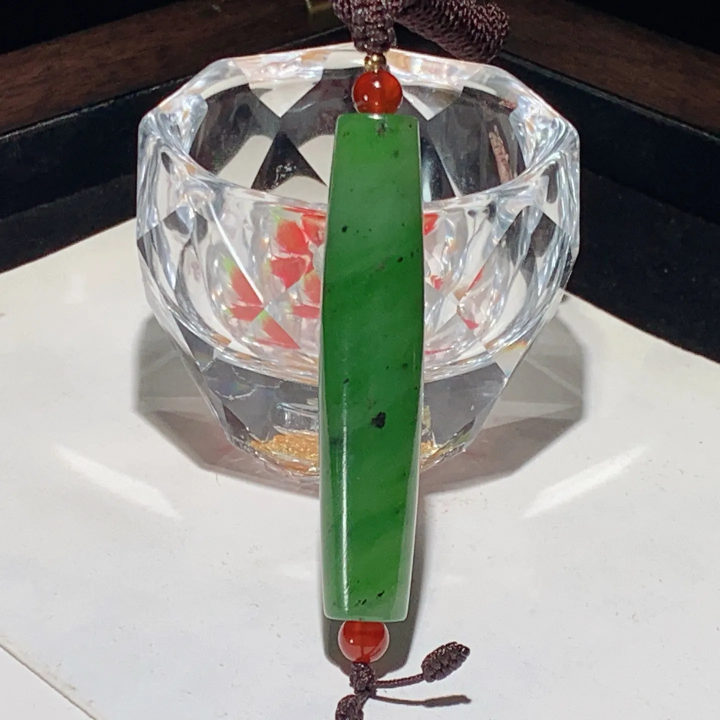 和田玉阳绿俄罗斯碧玉桶珠转运珠挂件。尺寸63/13重23.8克。玉质细腻油润。手推出油。佩戴高端典雅。lt251128