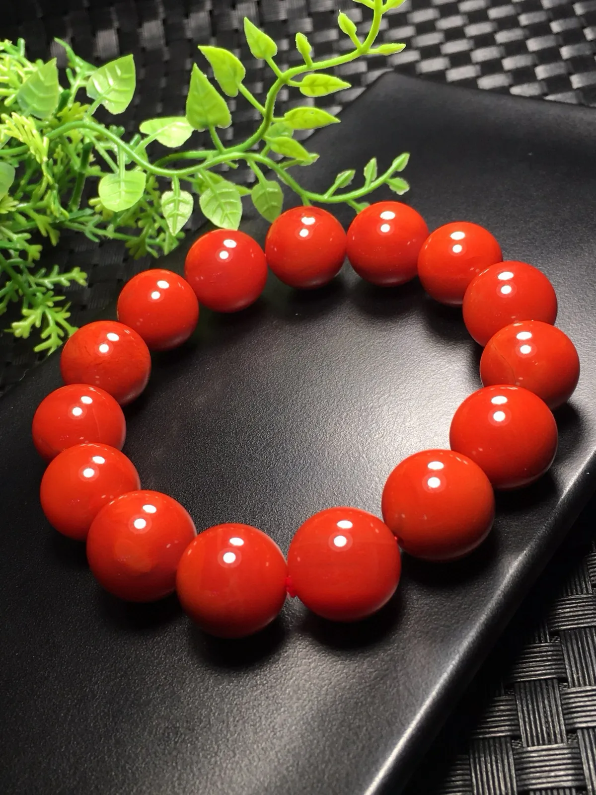 天然川料南红单圈手链 满色满肉玫瑰红  颜色油润细腻尺寸:14.5mm  南红古称南红＂赤玉＂赤玉