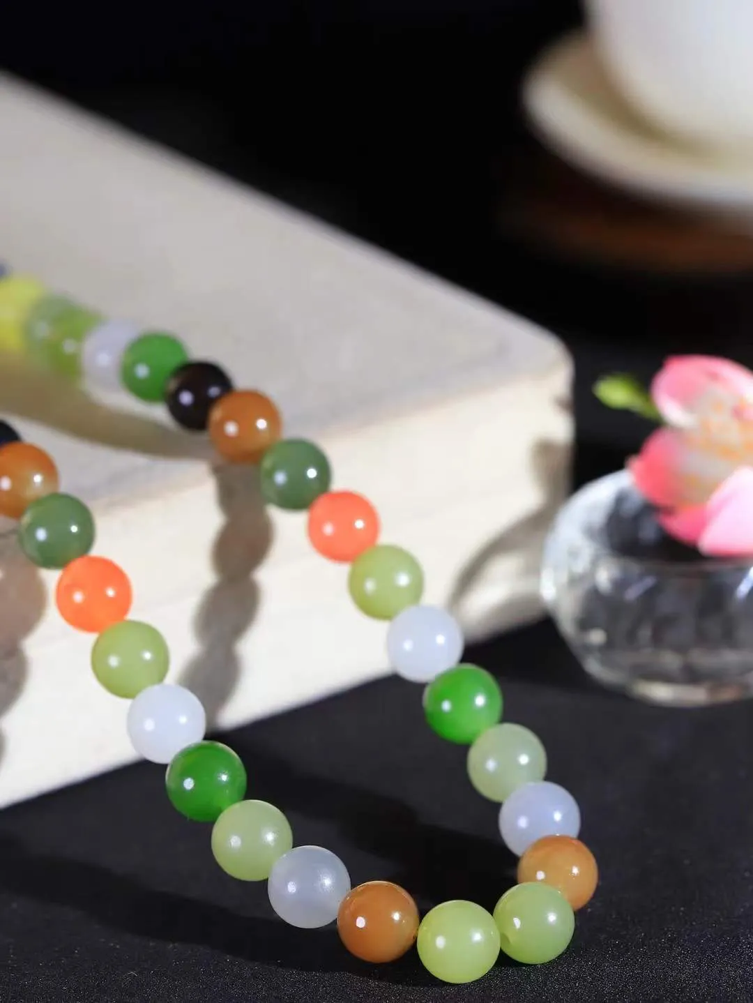 【珠圆玉润.项链】

精品和田玉多宝珠圆玉润项链 玉质温润细腻  整串打磨圆润，佩戴舒适。珠珠落玉盘，间关莺语花底滑，一生美好时光，无论身在何处，都有它相伴相守。事事顺遂，幸福美满，吉祥如意。重73克 尺寸取一10mm  791102978A