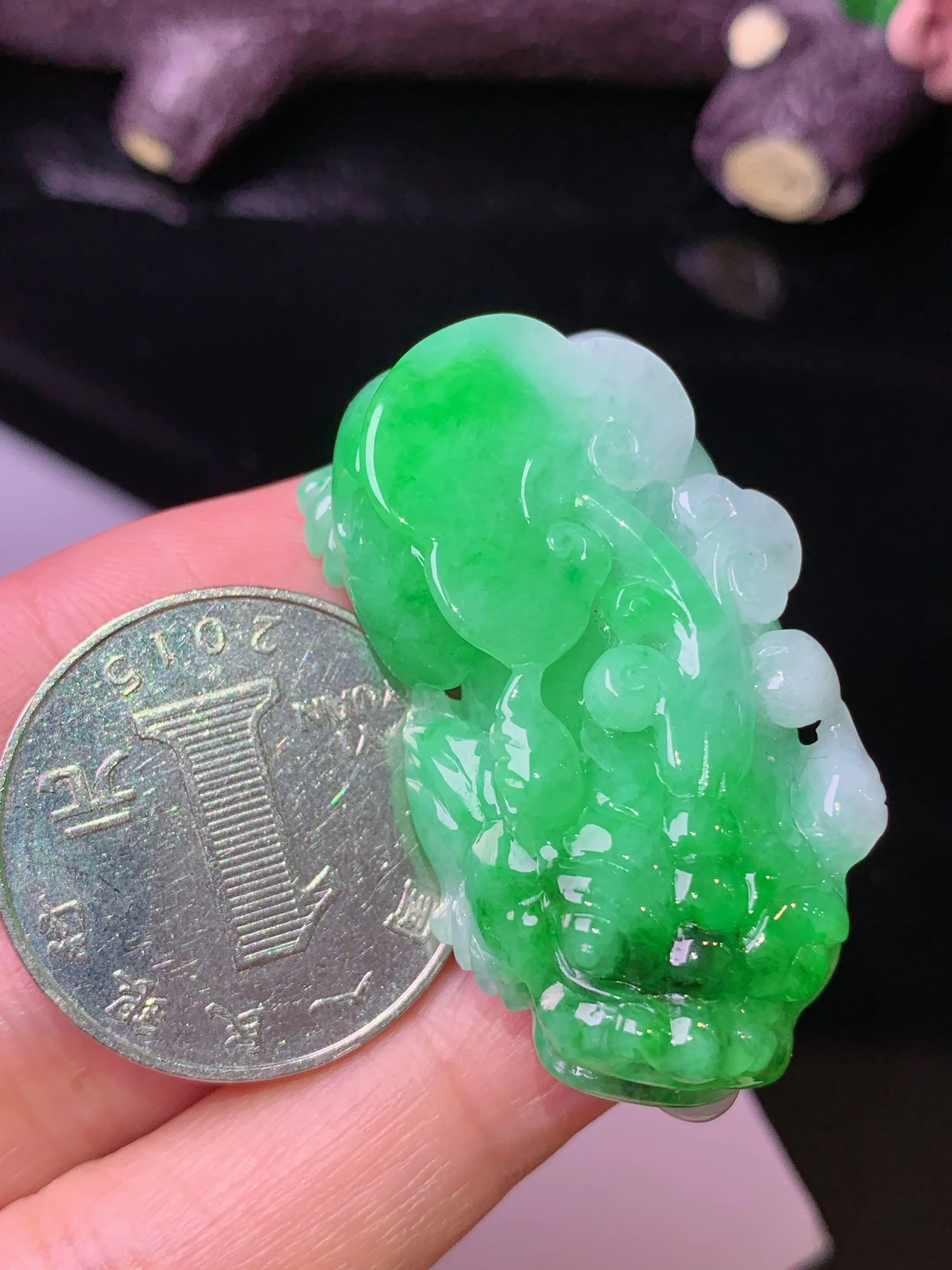 翠绿貔貅吊坠 玉质细腻 色泽艳丽清新 整体尺寸41*21.5*12.8