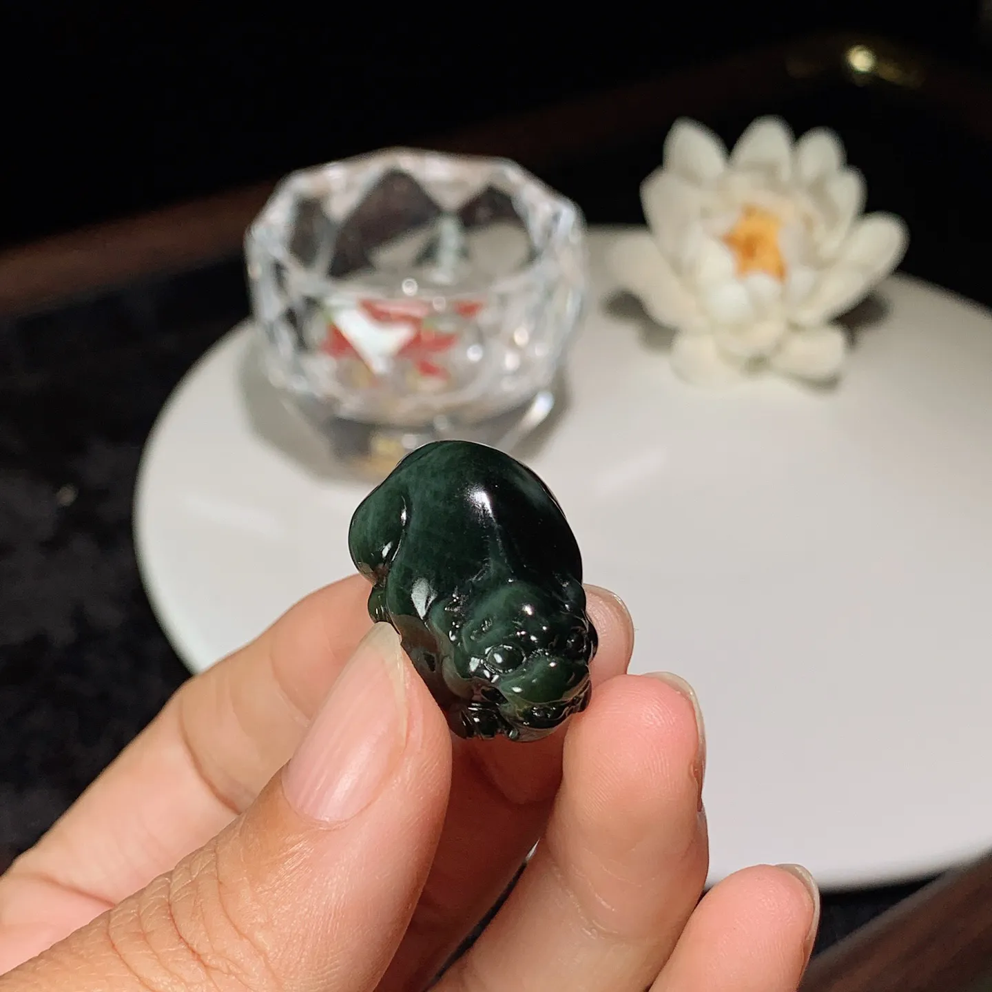 和田玉黑猫眼俄罗斯碧玉招财进宝貔貅挂件。尺寸28/18/13重10.3克。玉质细腻油润。手推出油。佩