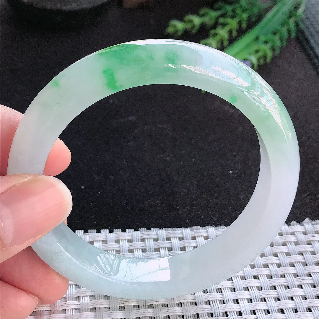 天然A货翡翠58/12.5/9老坑冰胶果冻飘阳绿手镯宽边玉手镯