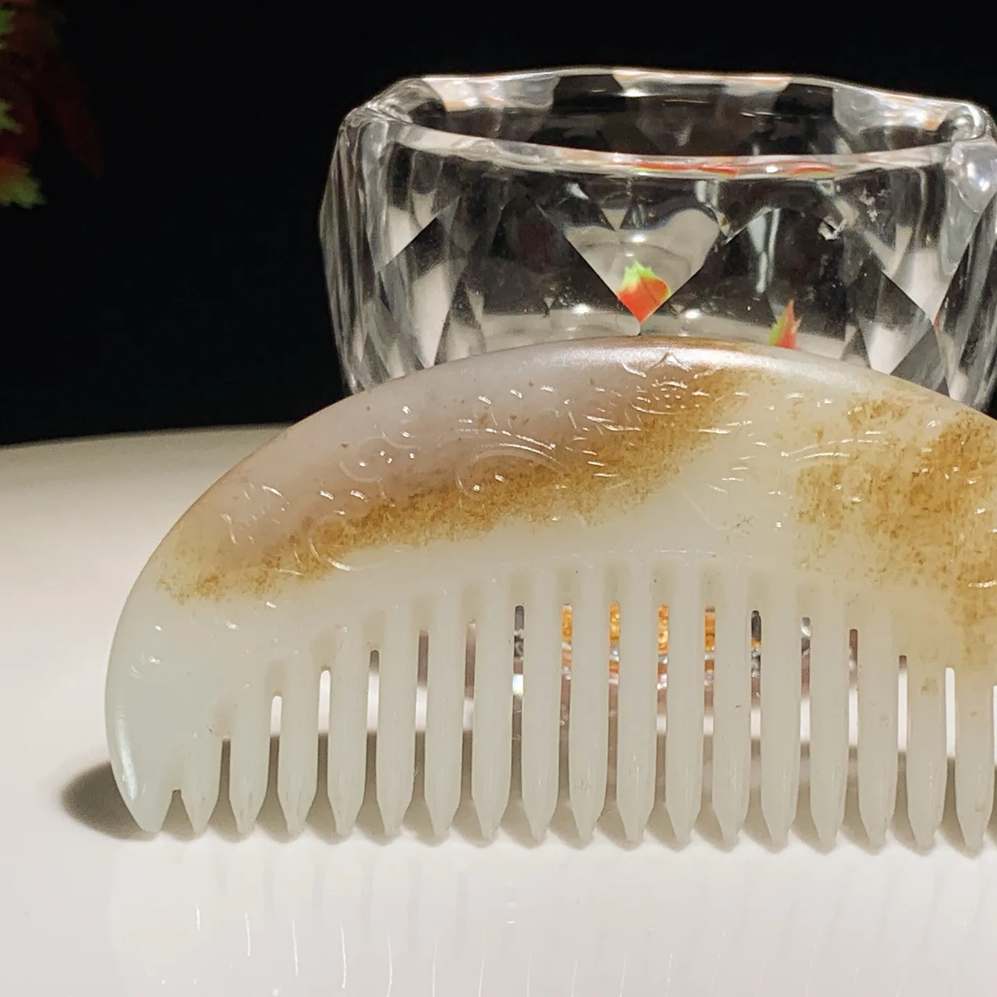 新疆和田玉且末糖一梳百顺梳子 玉梳。尺寸84/39/7重38克。玉质细腻油润。手推出油。佩戴高端典雅