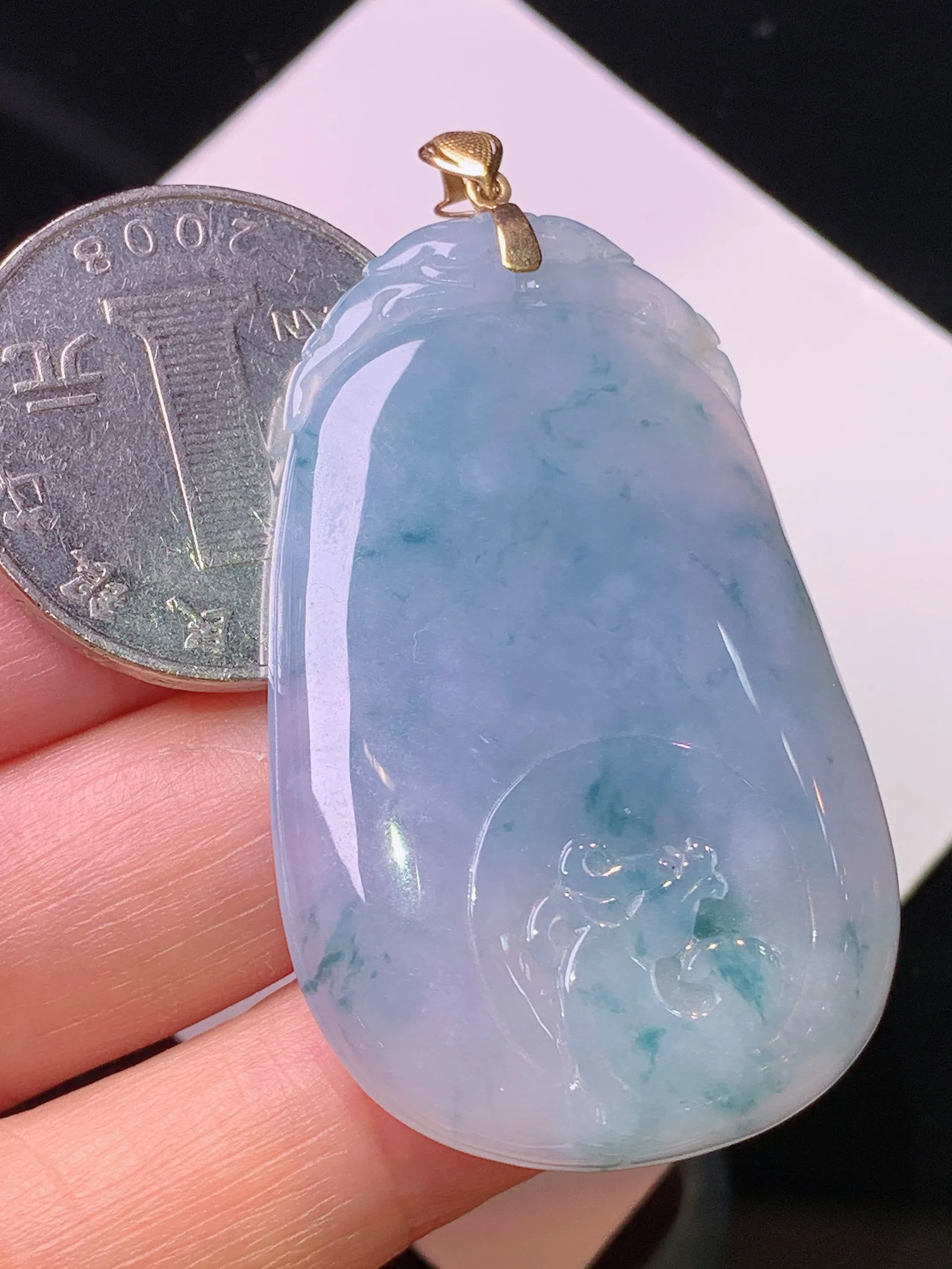 18k金镶嵌飘绿福瓜吊坠 玉质细腻 色泽艳丽清新 整体尺寸52*30*5.8