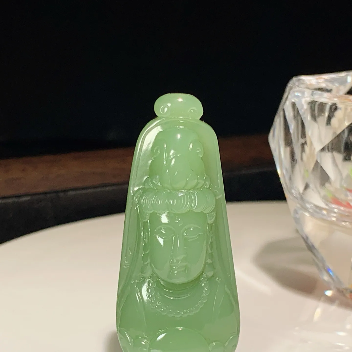 和田玉粉绿俄罗斯碧玉观音头牌子挂件。尺寸53/23/12重24克。玉质细腻油润。手推出油。佩戴高端典雅。lt251128