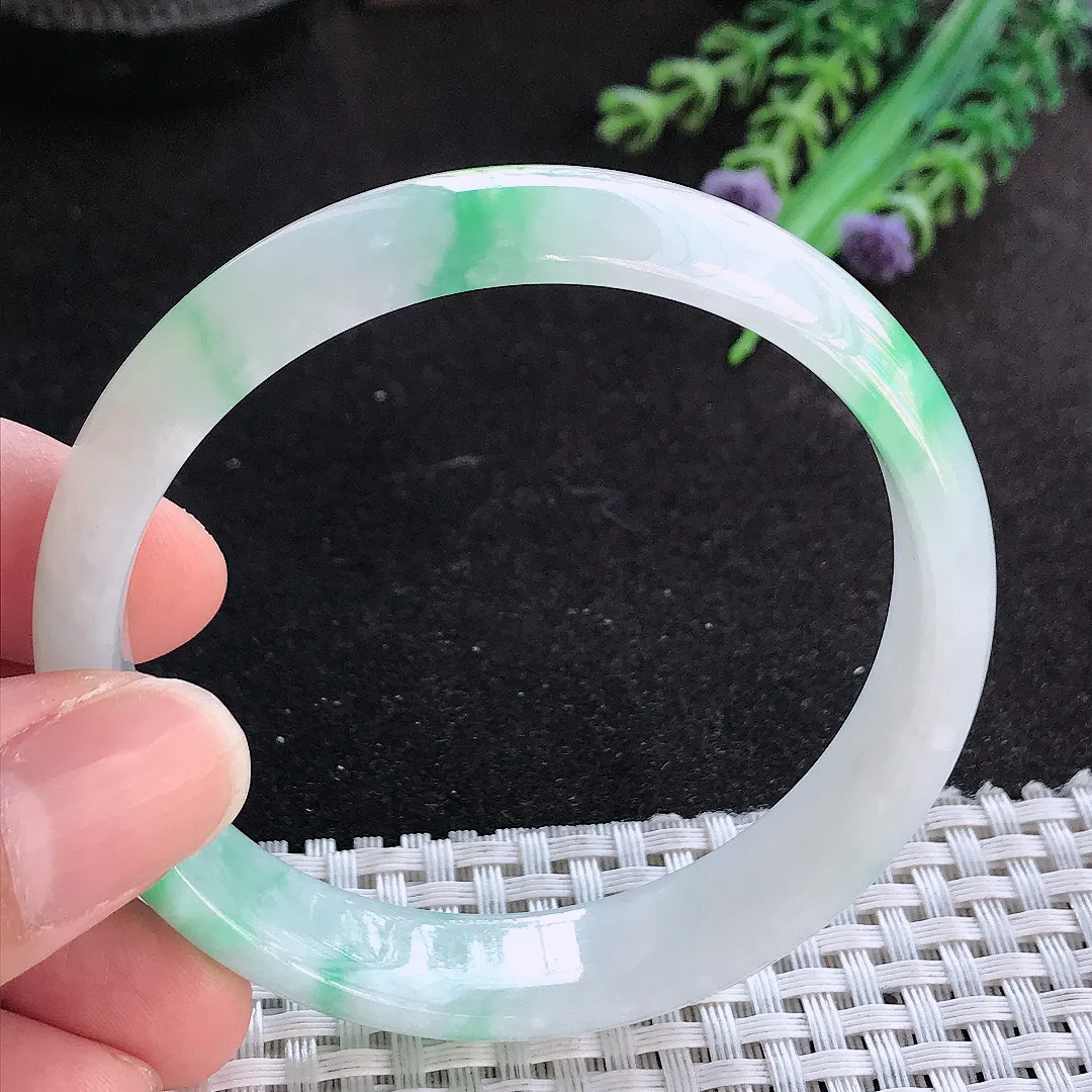 天然A货翡翠57/13/6.5老坑精美温润飘阳绿手镯宽边玉手镯