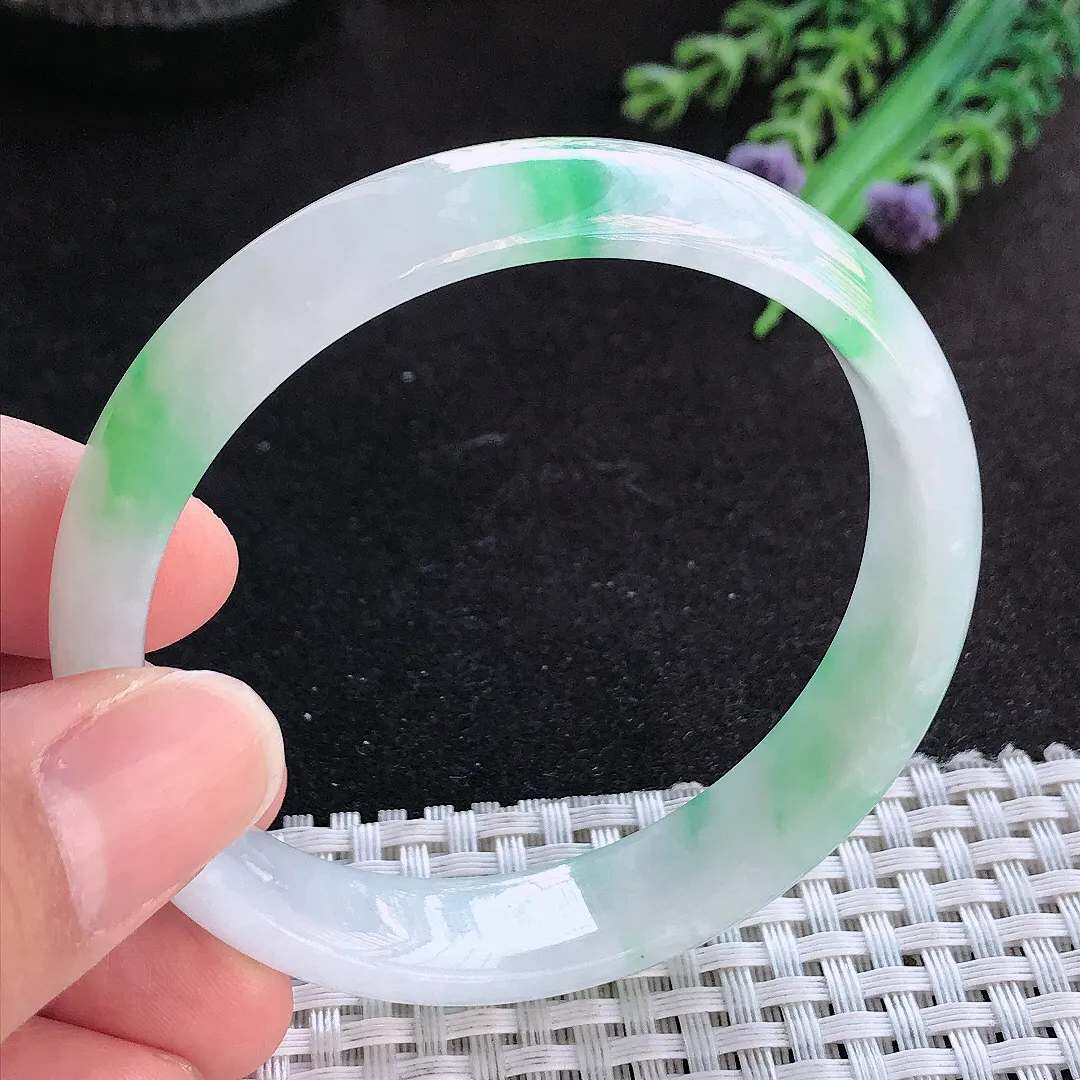 天然A货翡翠57/13/6.5老坑精美温润飘阳绿手镯宽边玉手镯